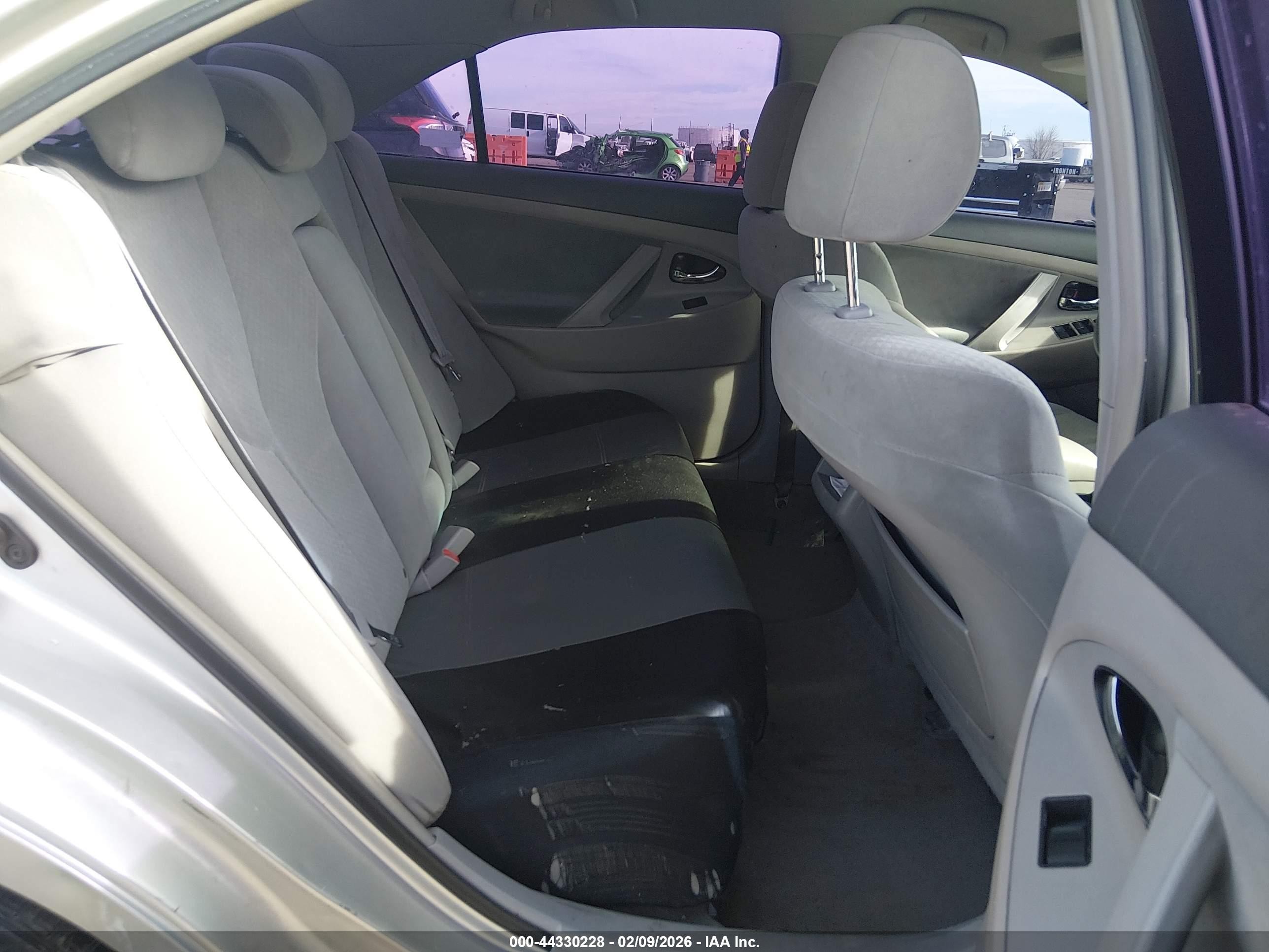 2009 Toyota Camry Le Silver vin: 4T4BE46K29R109772