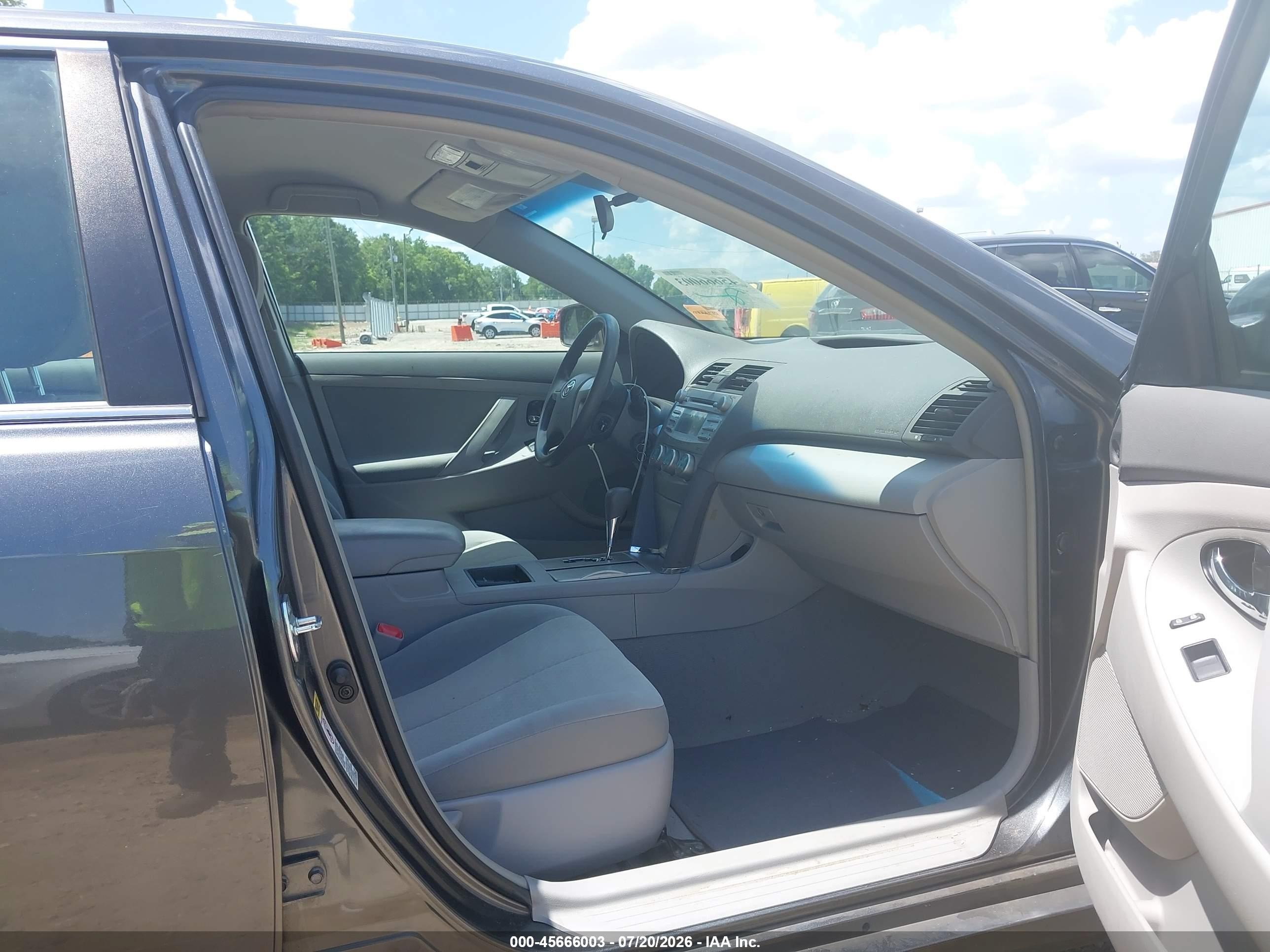 2009 Toyota Camry Le Gray vin: 4T4BE46K29R115295