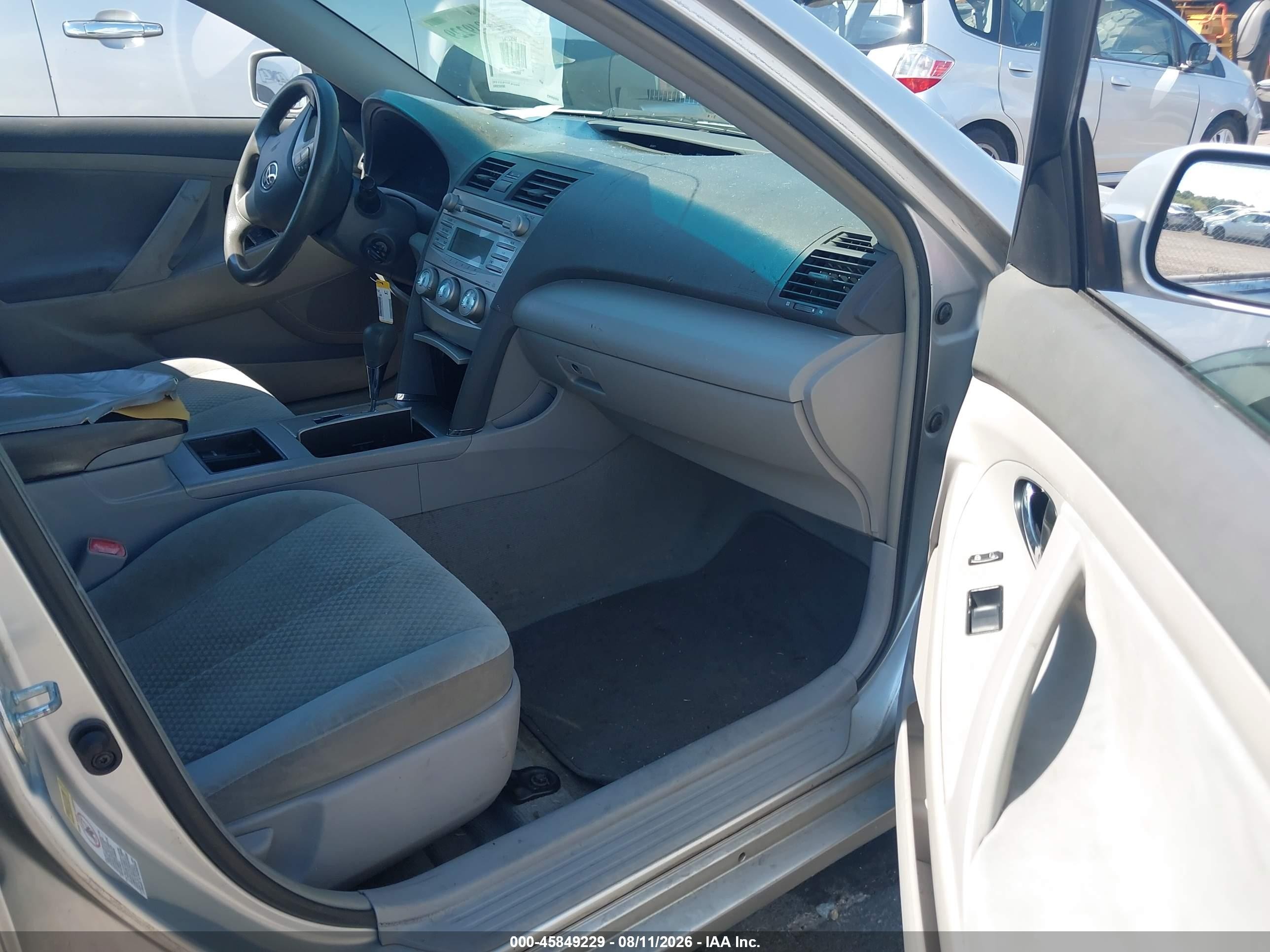 2009 Toyota Camry Le Silver vin: 4T4BE46K29R118455