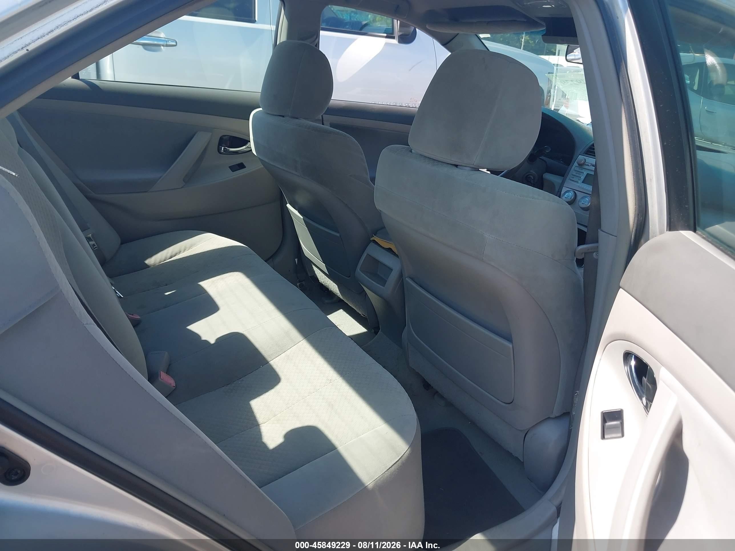 2009 Toyota Camry Le Silver vin: 4T4BE46K29R118455