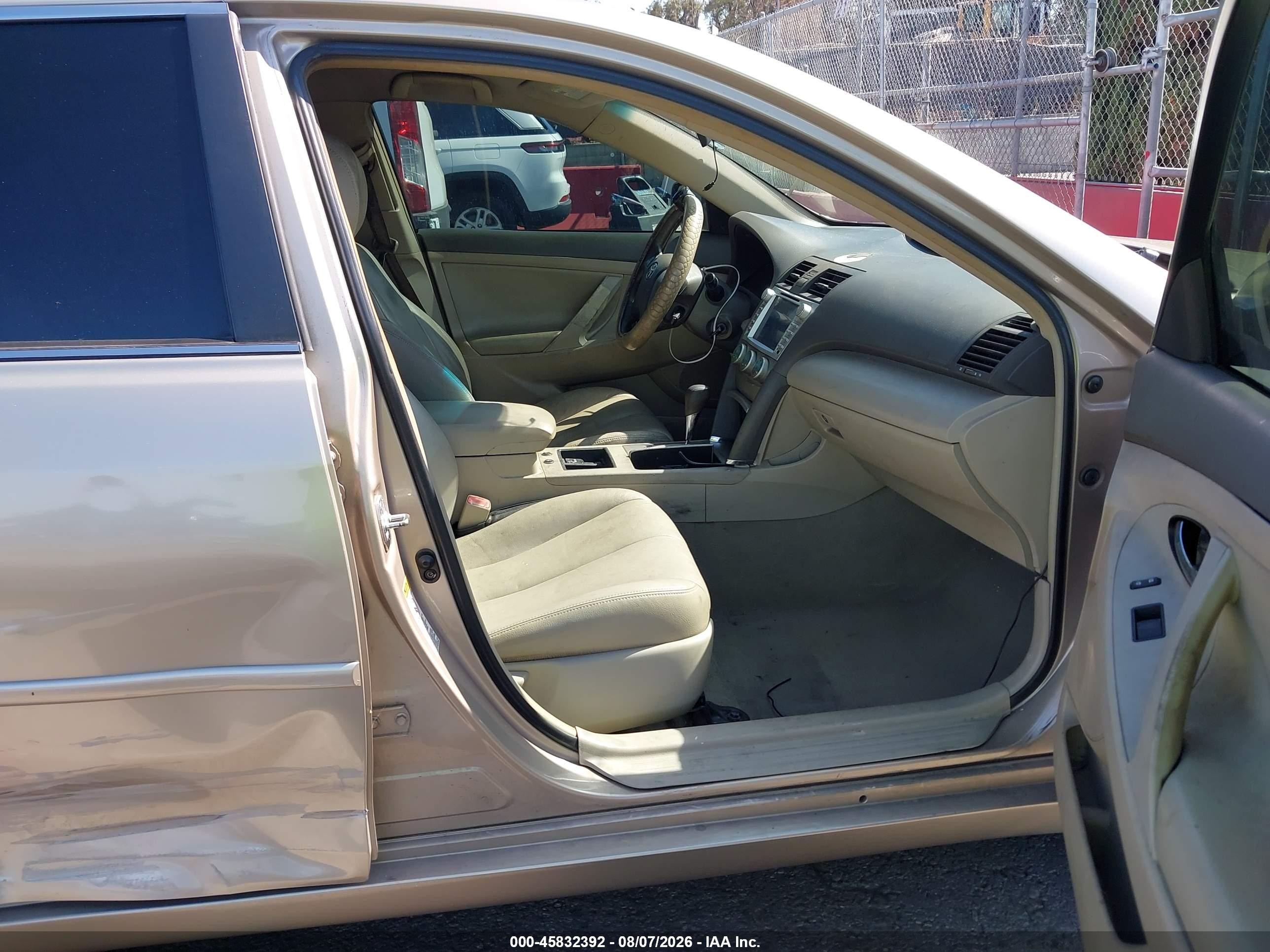 2009 Toyota Camry Le Gold vin: 4T4BE46K29R133277