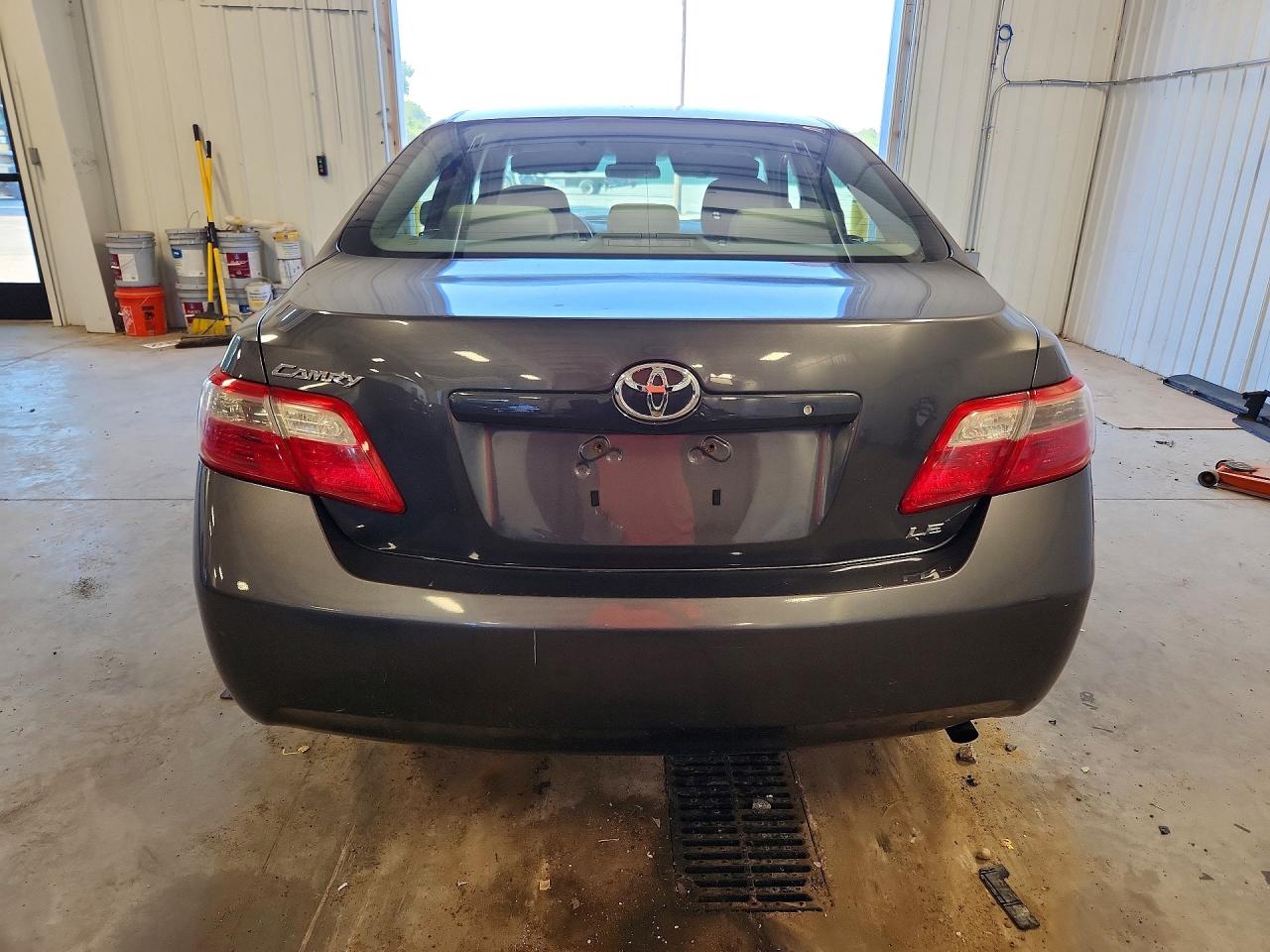 2009 Toyota Camry Le Серый vin: 4T4BE46K29R136437