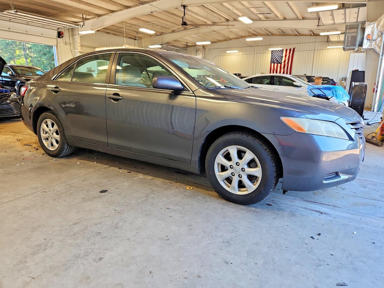 2009 Toyota Camry Le Серый vin: 4T4BE46K29R136437