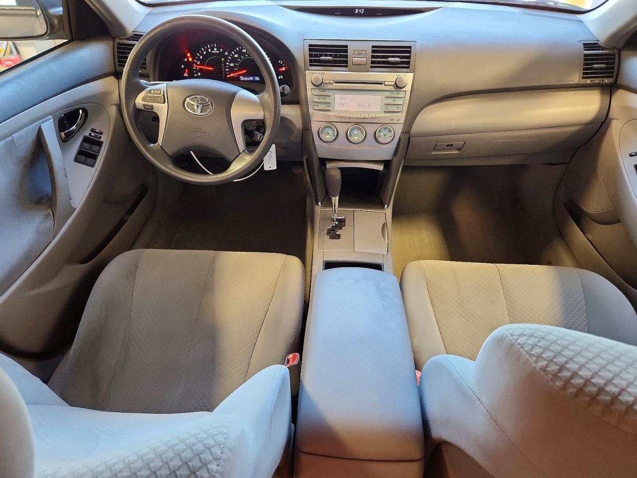 2009 Toyota Camry Le Серый vin: 4T4BE46K29R136437