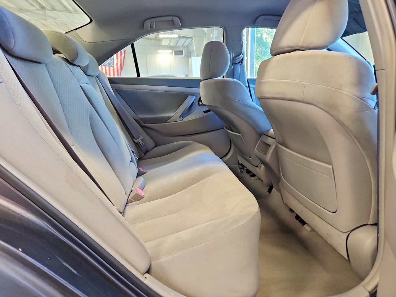 2009 Toyota Camry Le Серый vin: 4T4BE46K29R136437