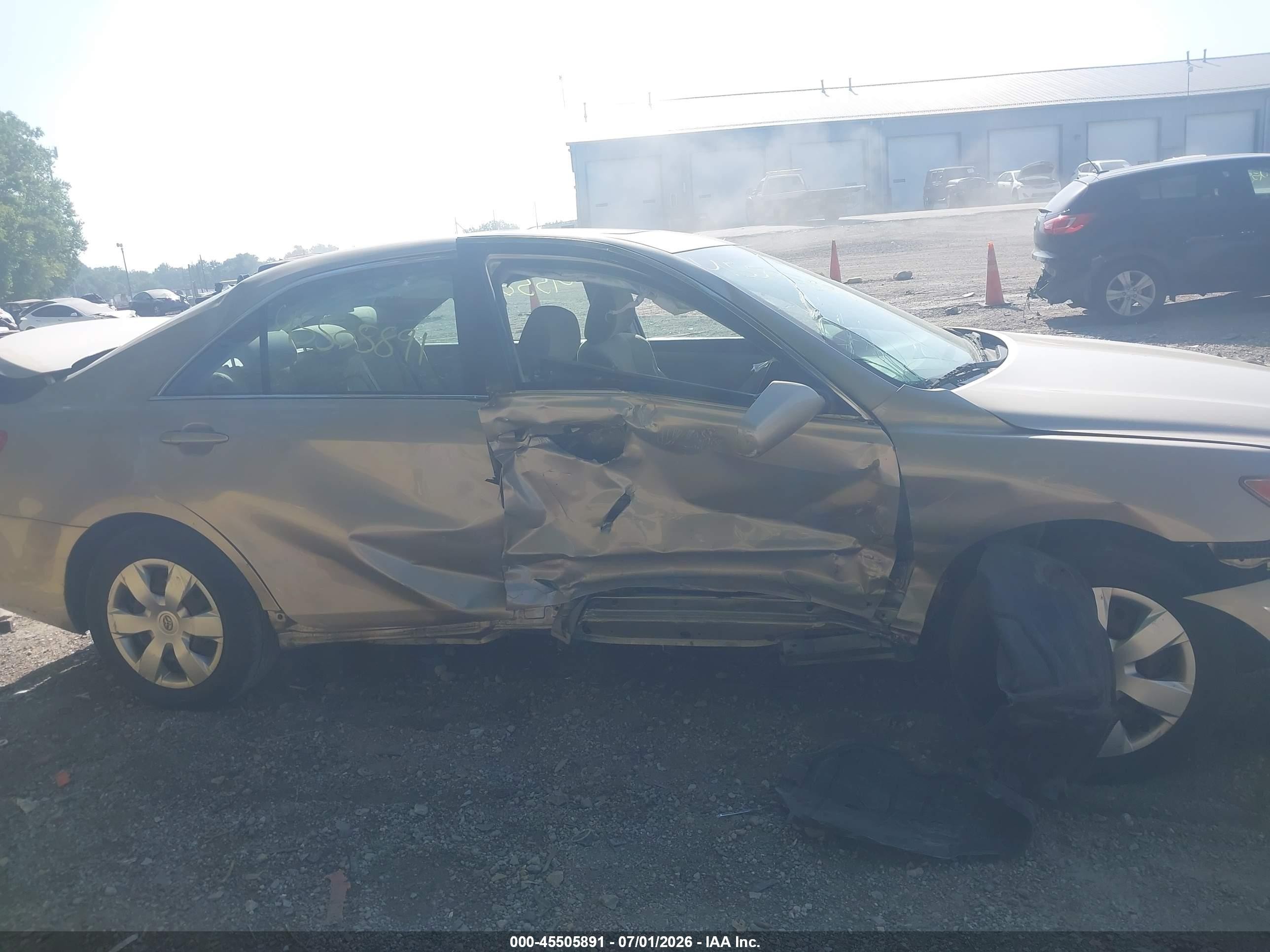 2007 Toyota Camry Le Gold vin: 4T4BE46K37R007121