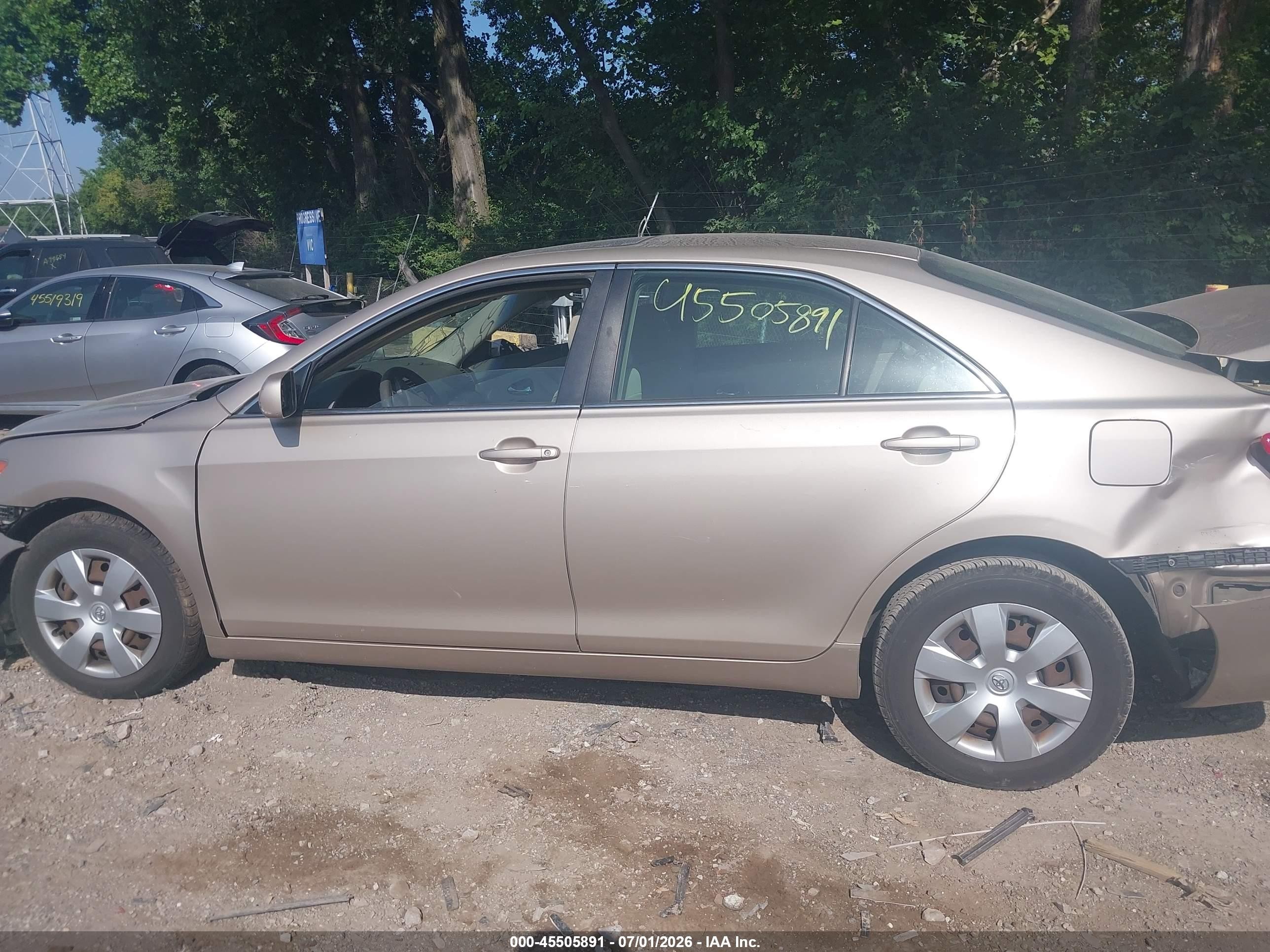 2007 Toyota Camry Le Gold vin: 4T4BE46K37R007121