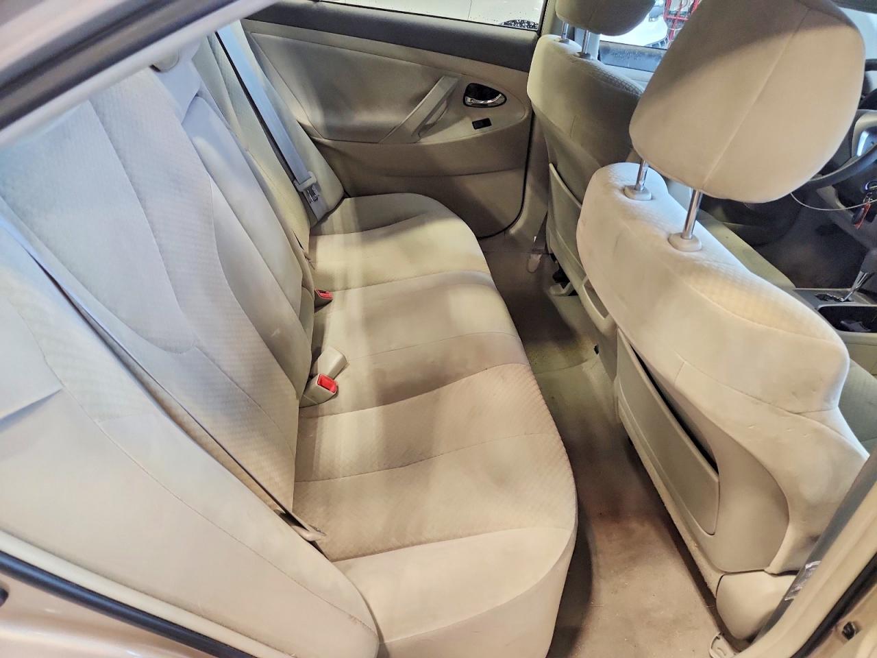 2007 Toyota Camry Le Silver vin: 4T4BE46K37R011394