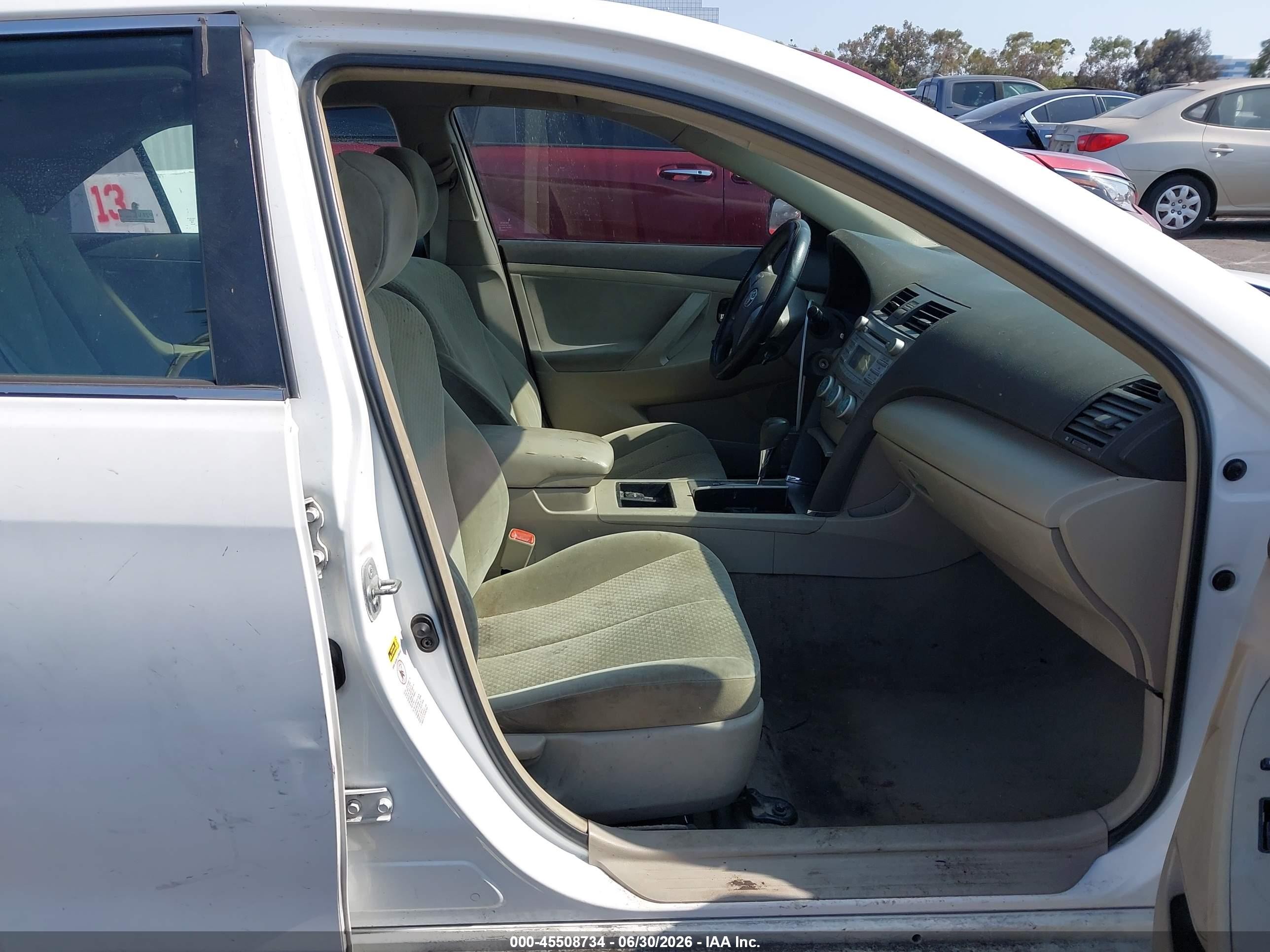 2009 Toyota Camry Le White vin: 4T4BE46K39R051123