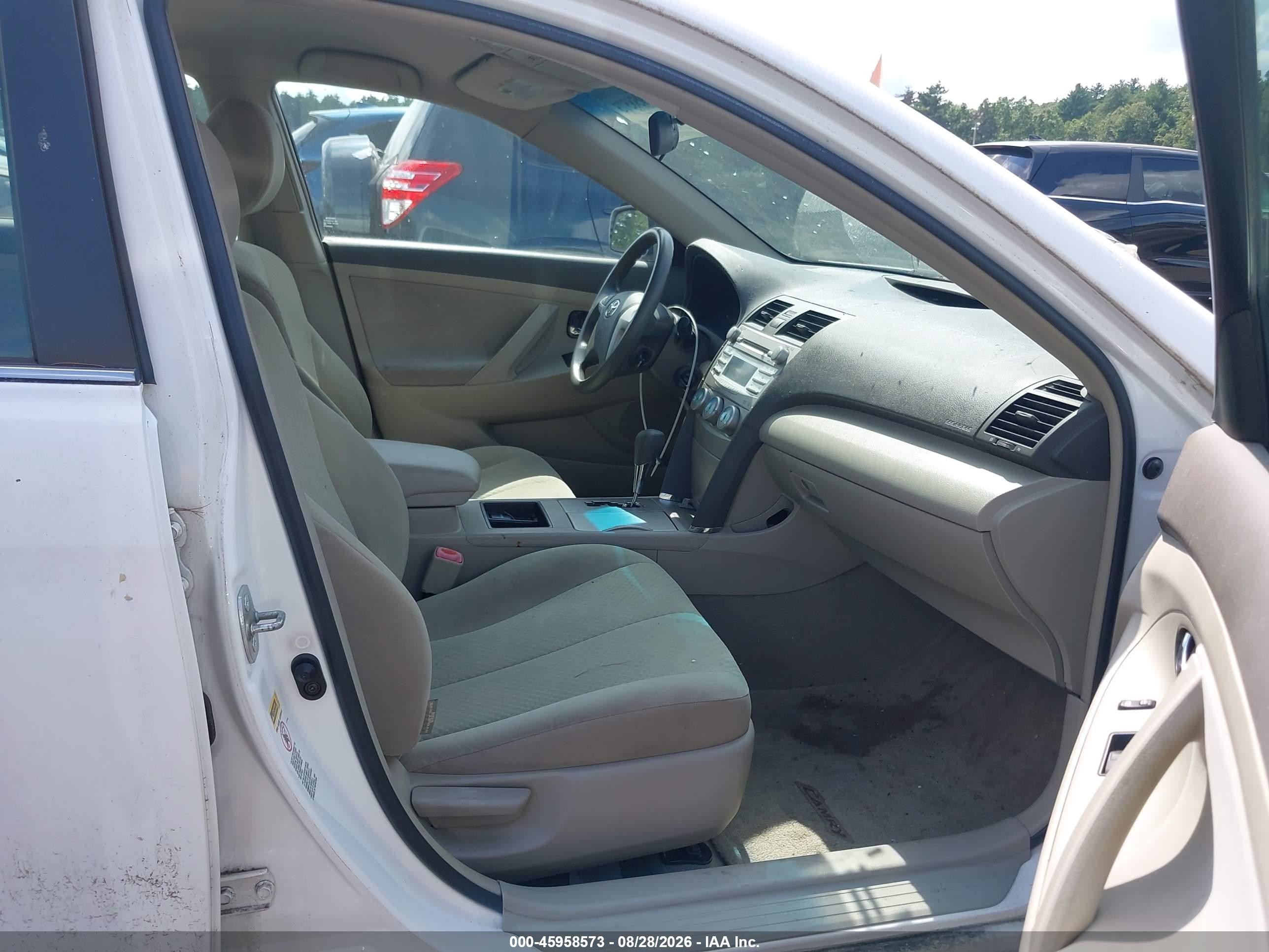 2009 Toyota Camry Le White vin: 4T4BE46K39R059111