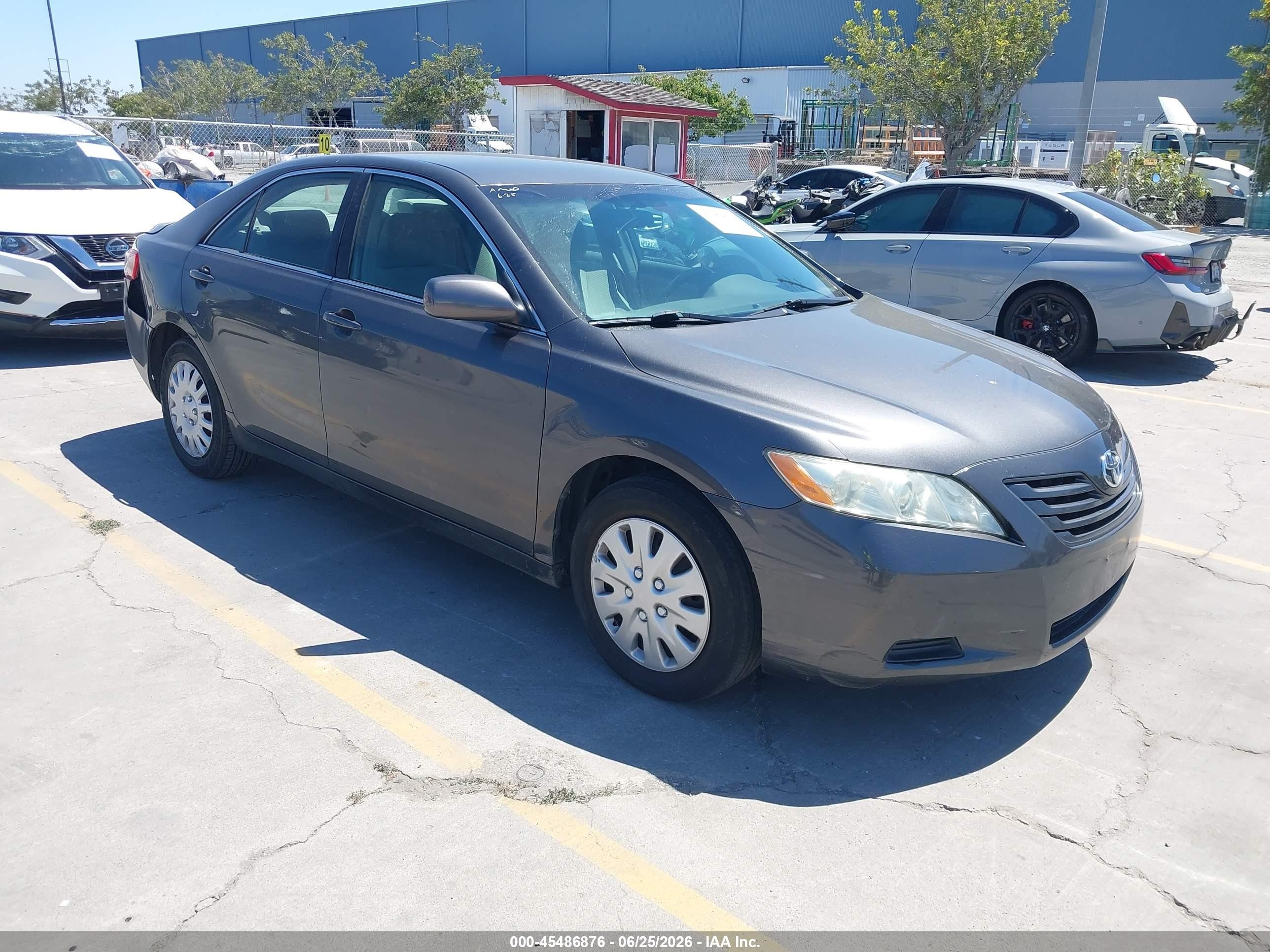 2009 Toyota Camry Le Gray vin: 4T4BE46K39R059738