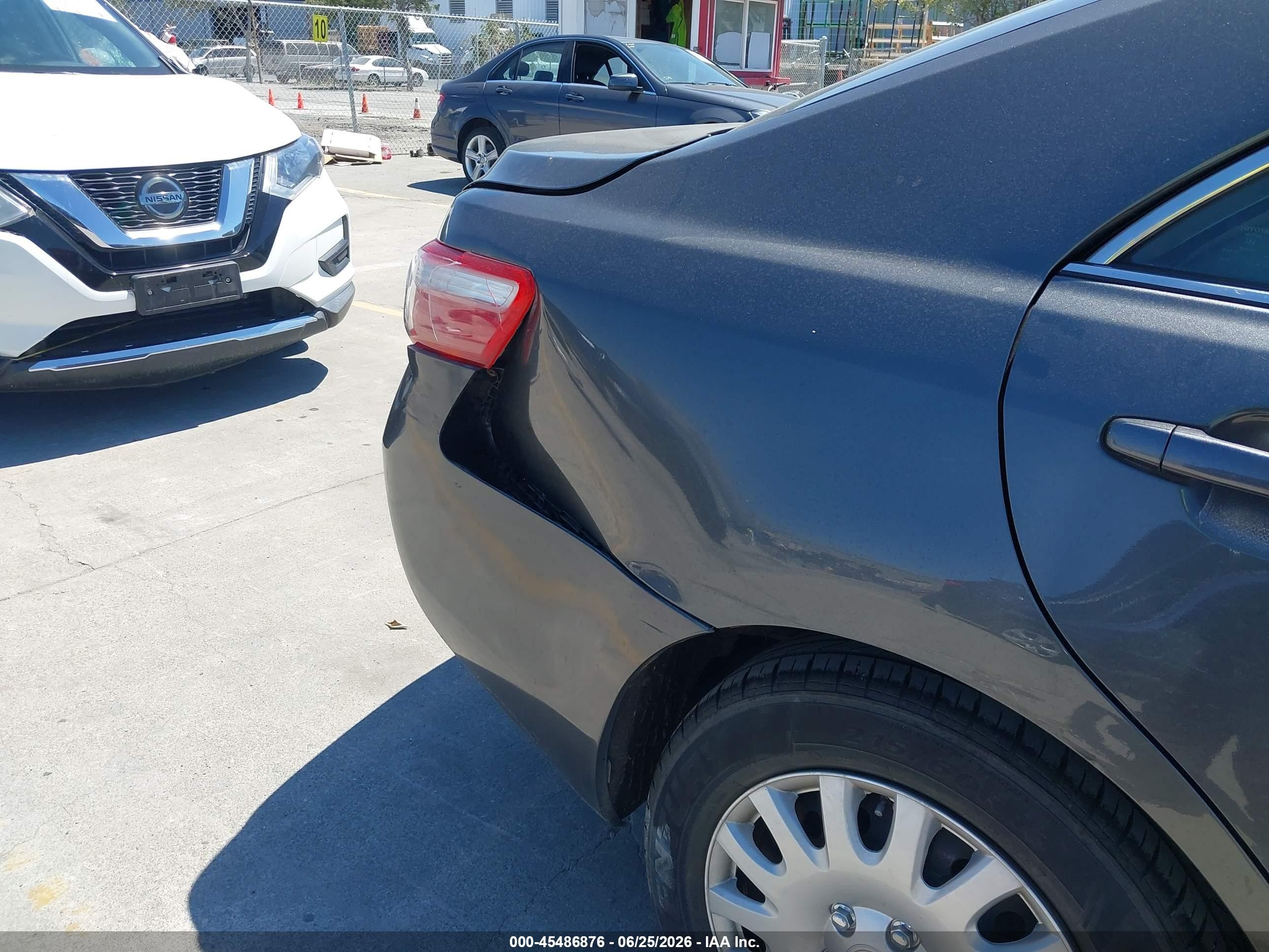 2009 Toyota Camry Le Gray vin: 4T4BE46K39R059738