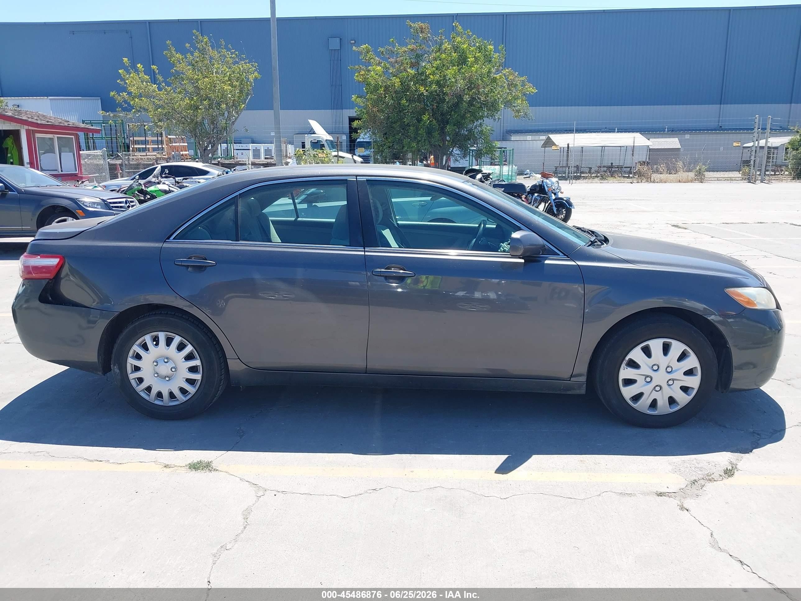 2009 Toyota Camry Le Gray vin: 4T4BE46K39R059738