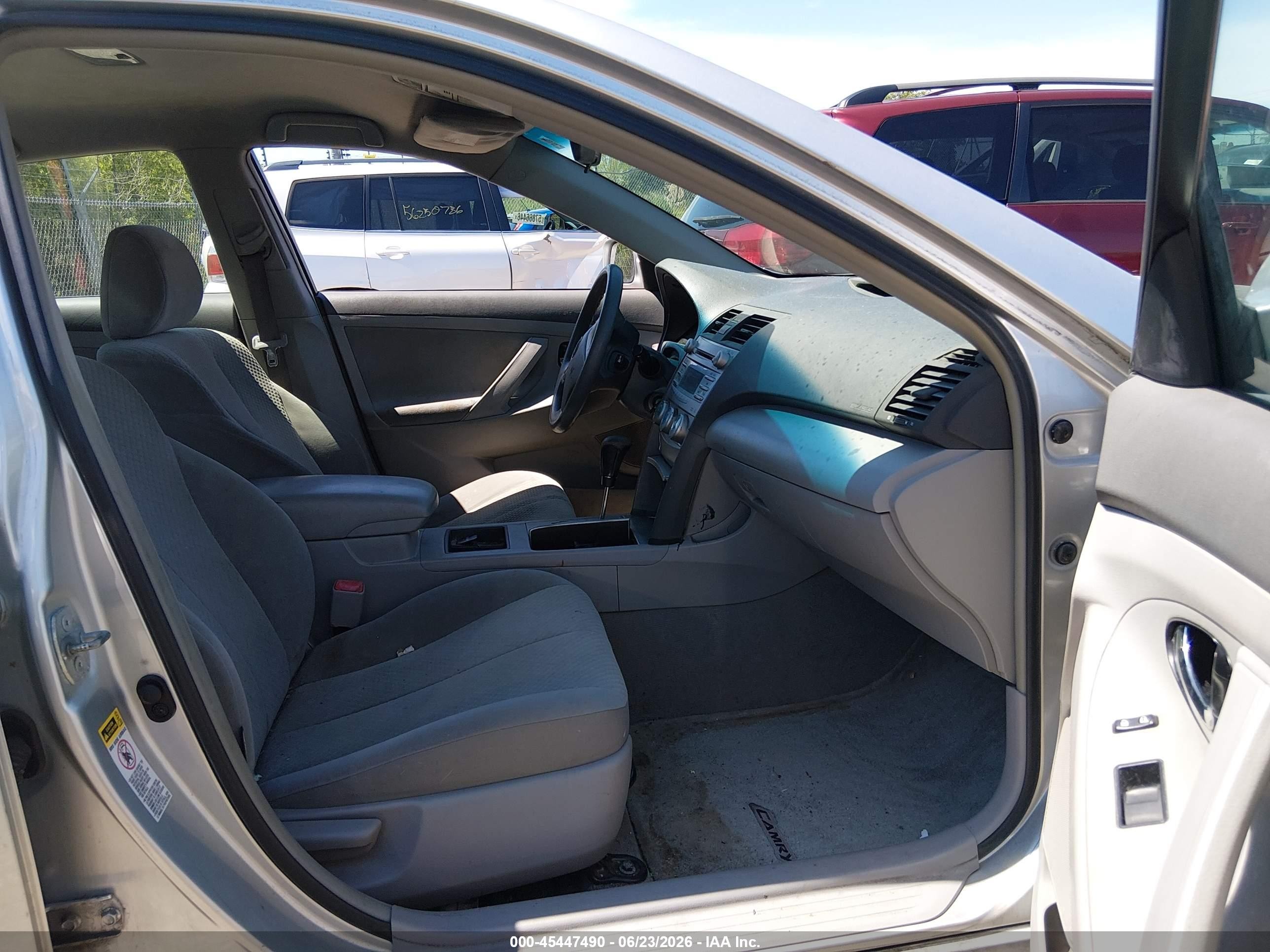 2009 Toyota Camry Серебряный vin: 4T4BE46K39R076569