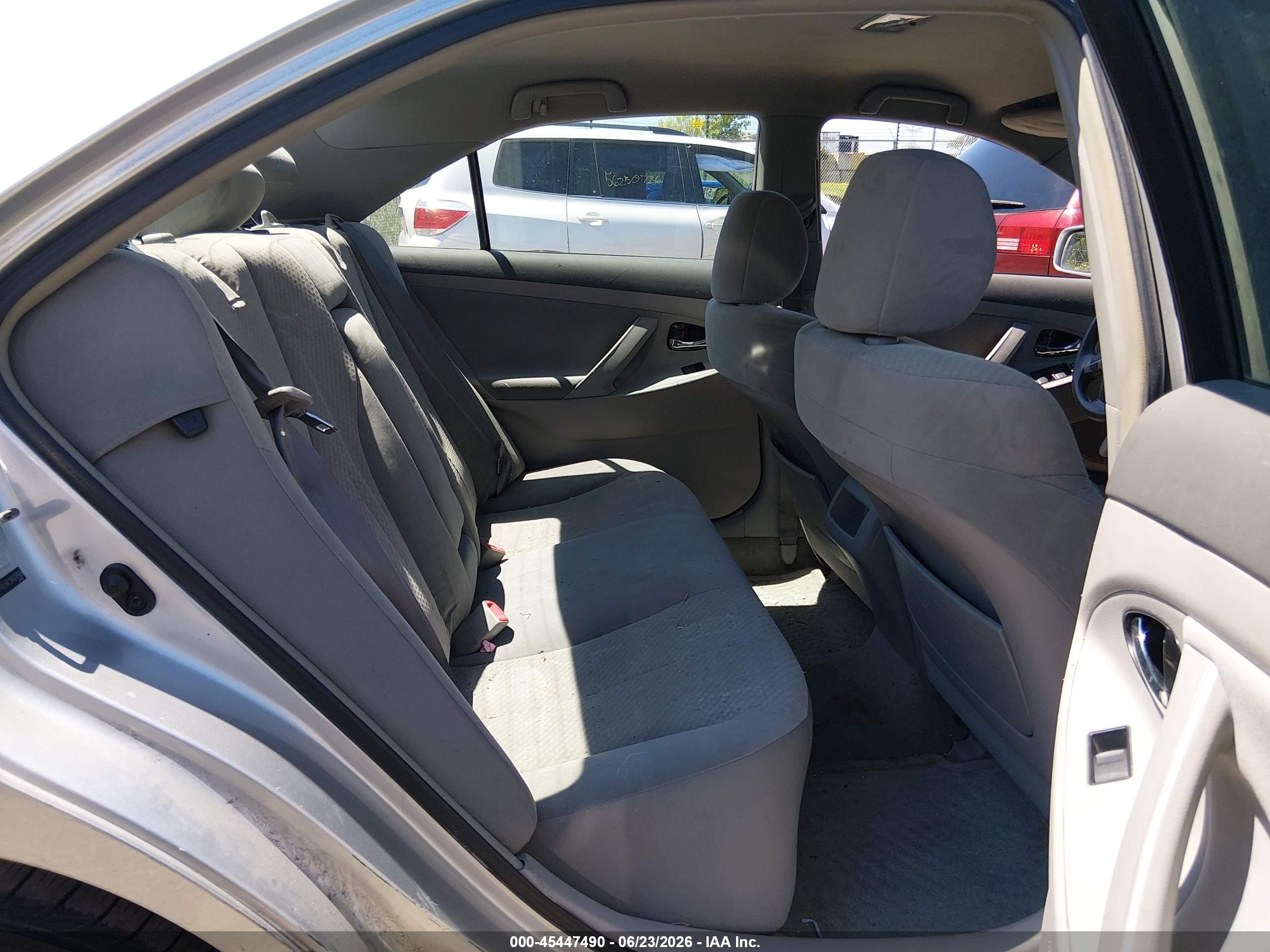 2009 Toyota Camry Серебряный vin: 4T4BE46K39R076569