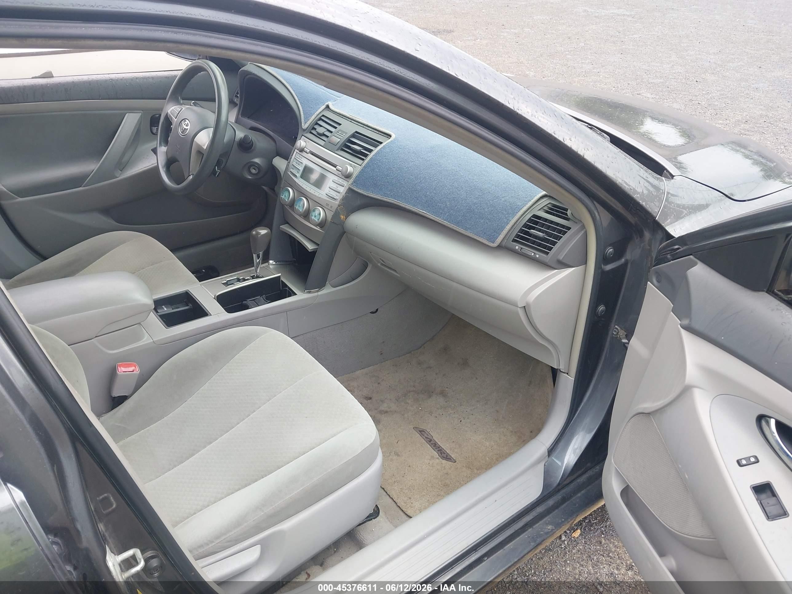 2009 Toyota Camry Le Gray vin: 4T4BE46K39R127729