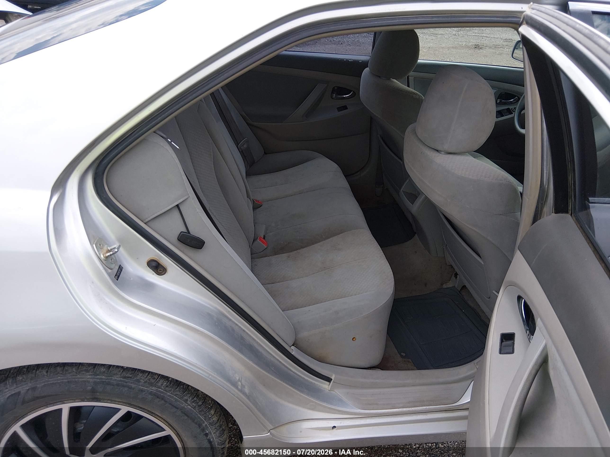 2009 Toyota Camry Le Серебряный vin: 4T4BE46K39R134180