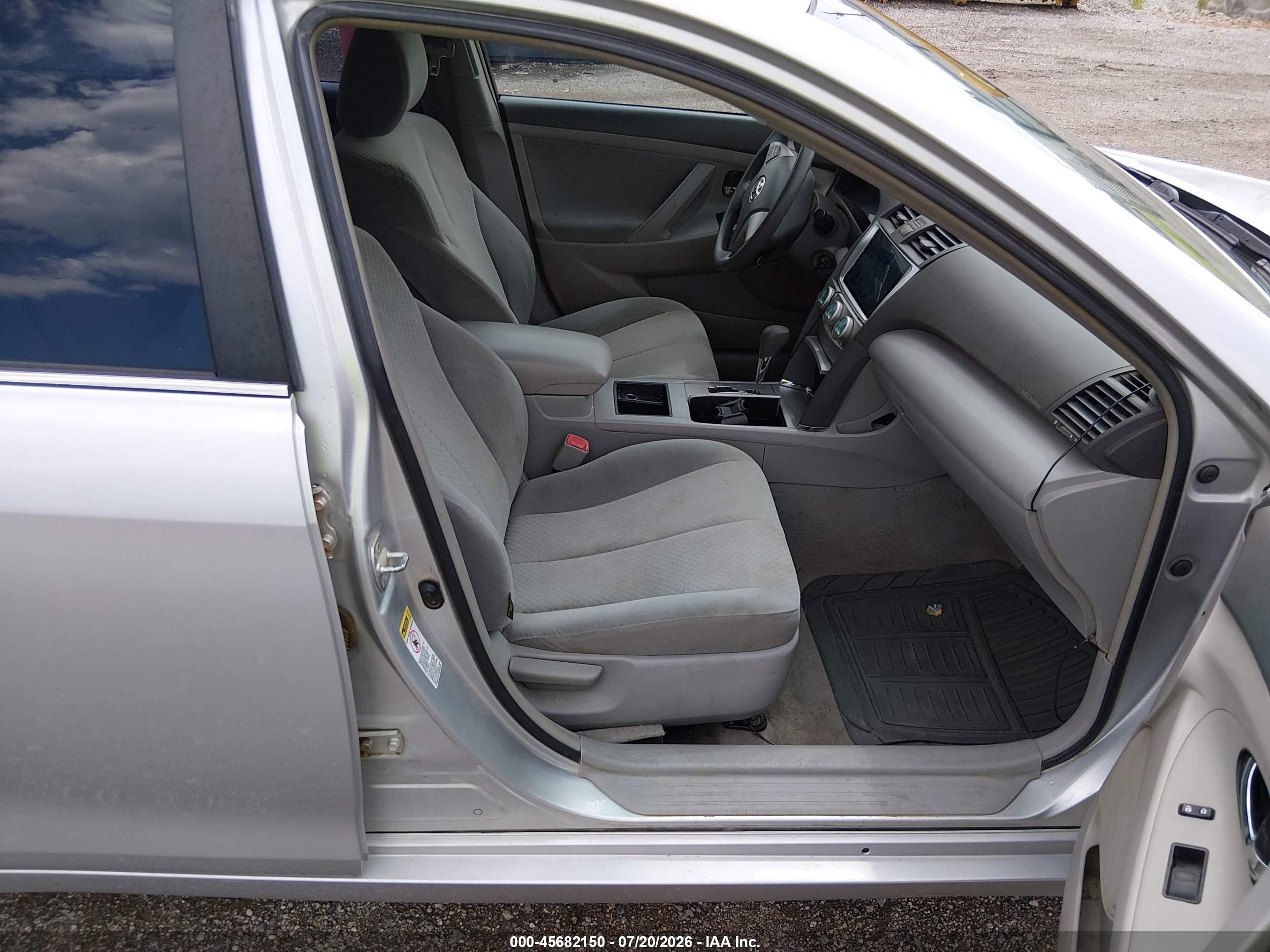 2009 Toyota Camry Le Серебряный vin: 4T4BE46K39R134180