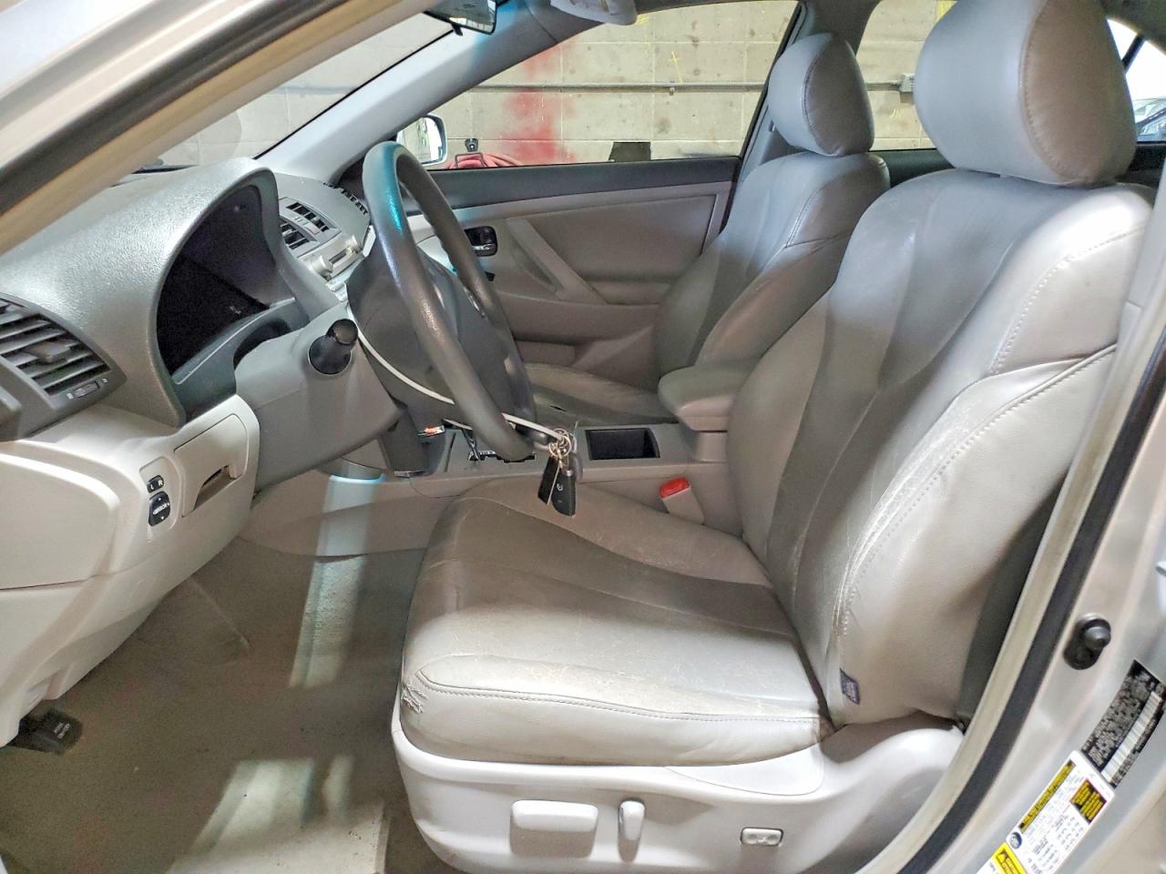 2008 Toyota Camry Le Silver vin: 4T4BE46K48R030814