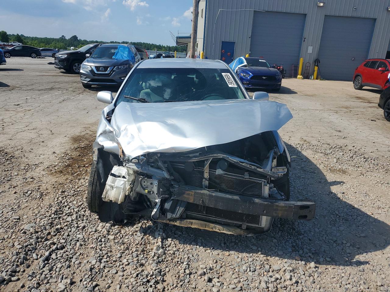 2009 Toyota Camry Le Silver vin: 4T4BE46K49R070926