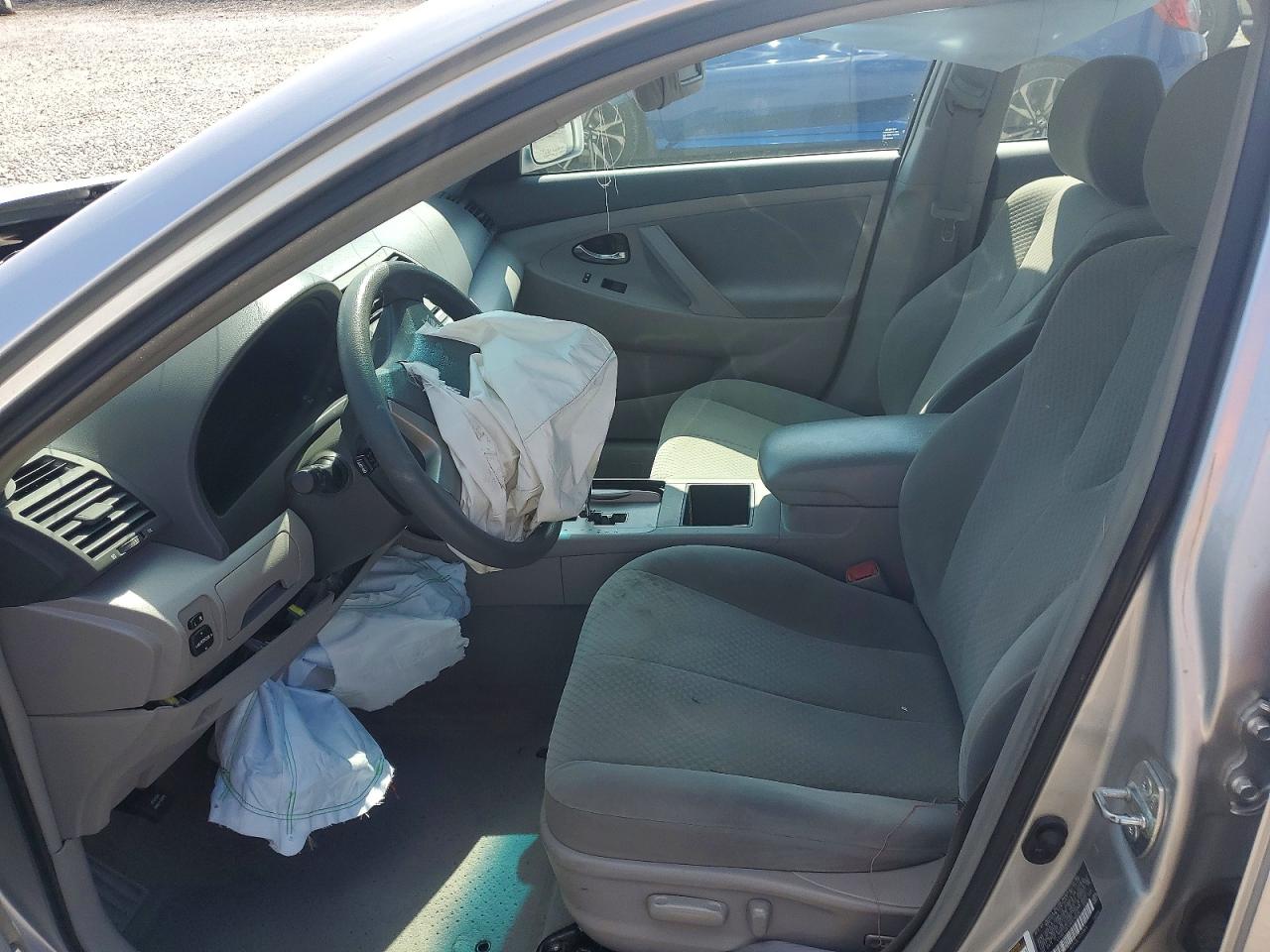 2009 Toyota Camry Le Silver vin: 4T4BE46K49R070926