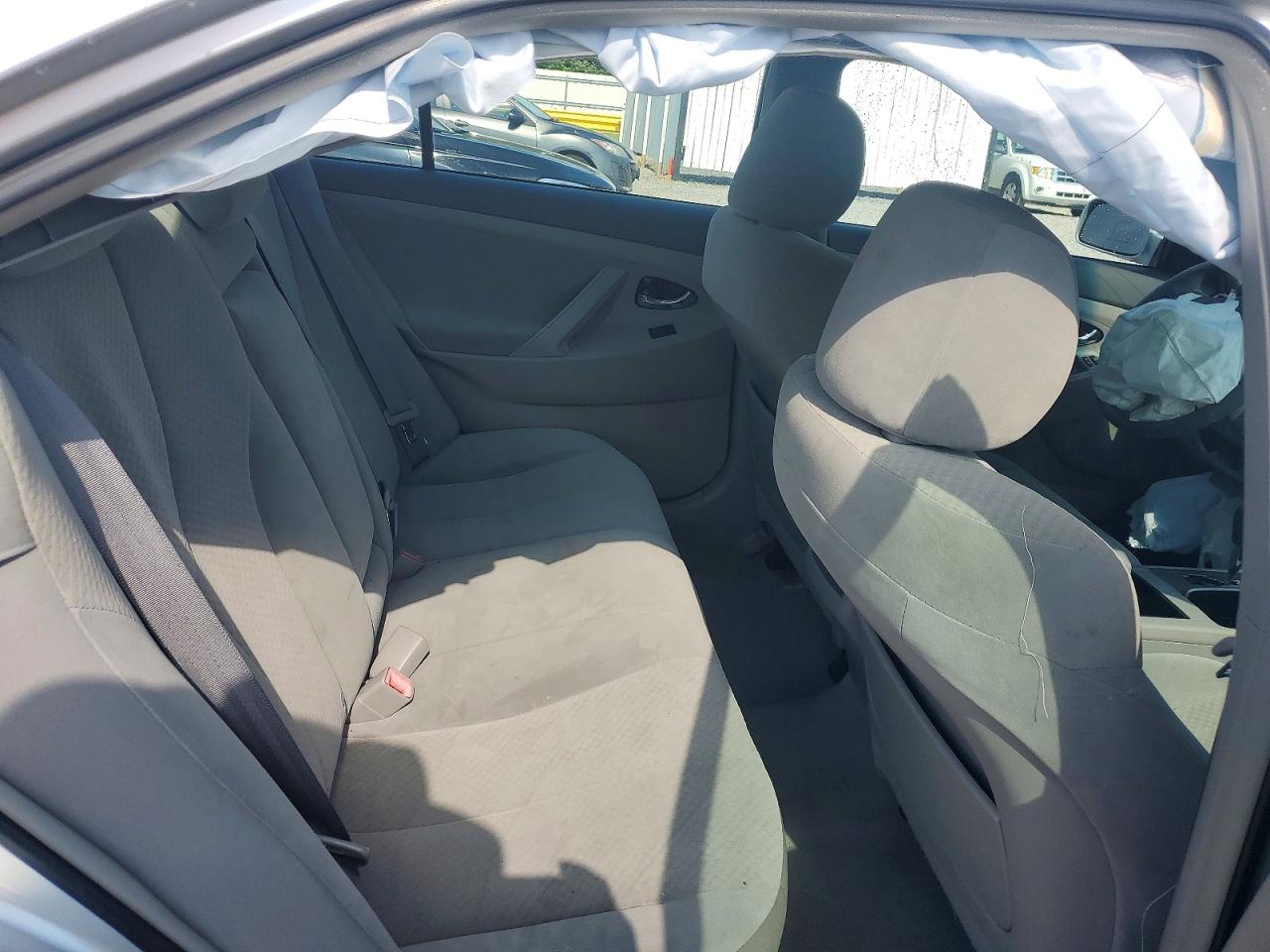 2009 Toyota Camry Le Silver vin: 4T4BE46K49R070926