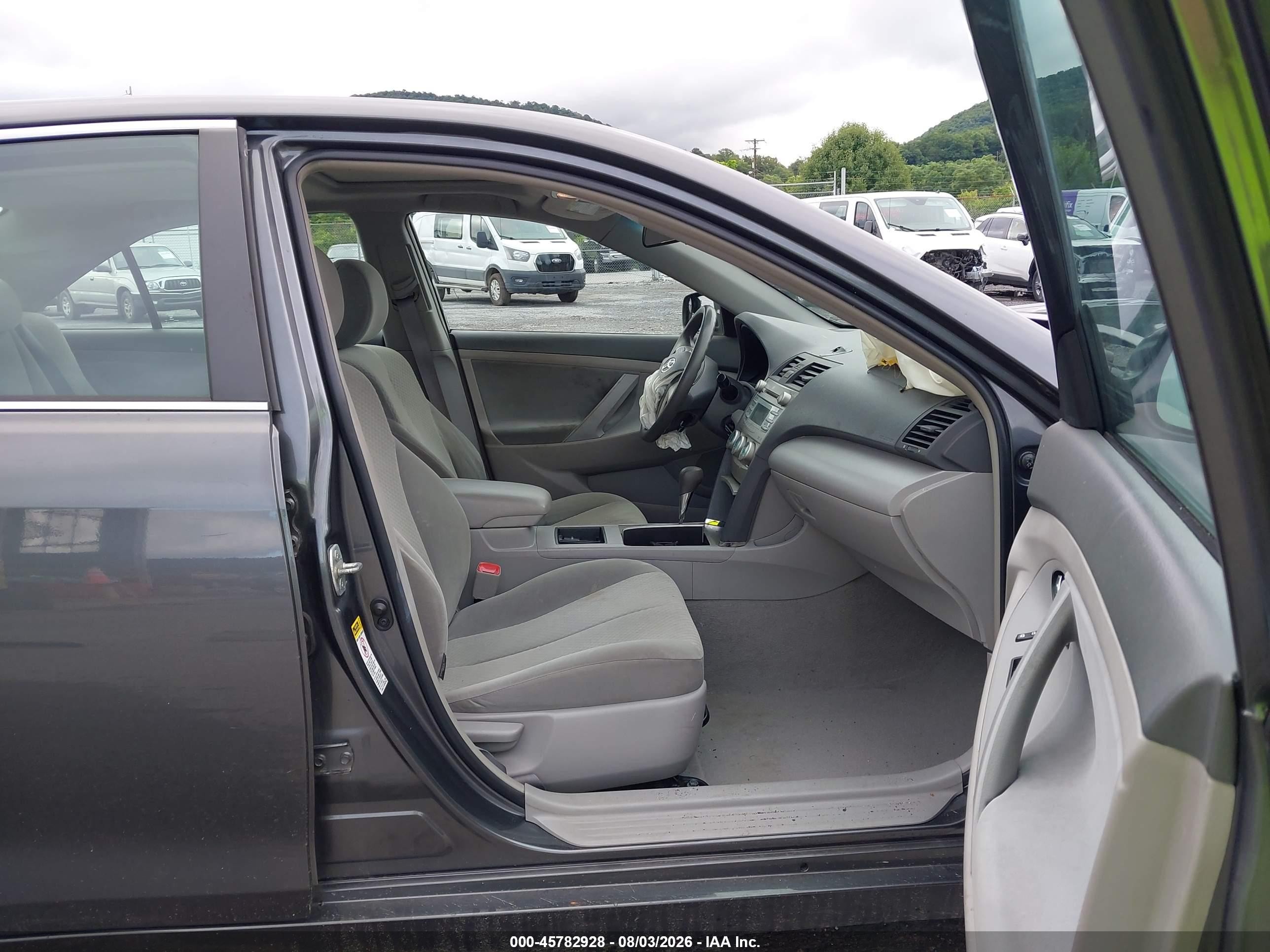 2009 Toyota Camry Le Gray vin: 4T4BE46K49R086074