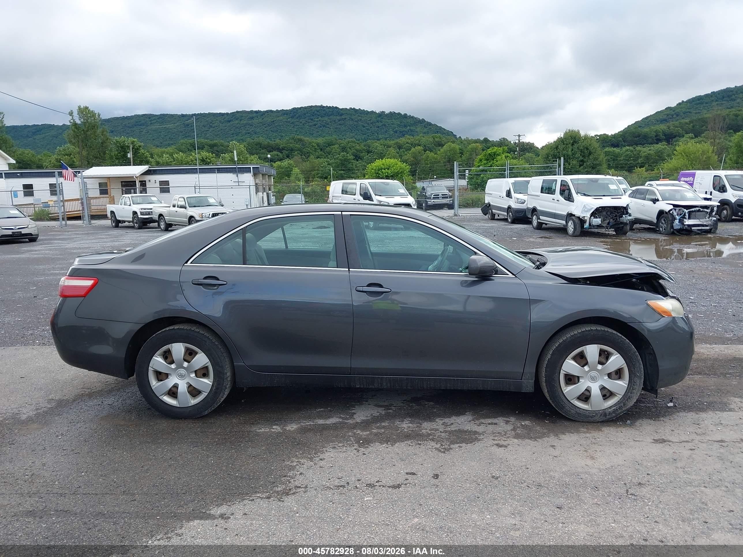2009 Toyota Camry Le Gray vin: 4T4BE46K49R086074