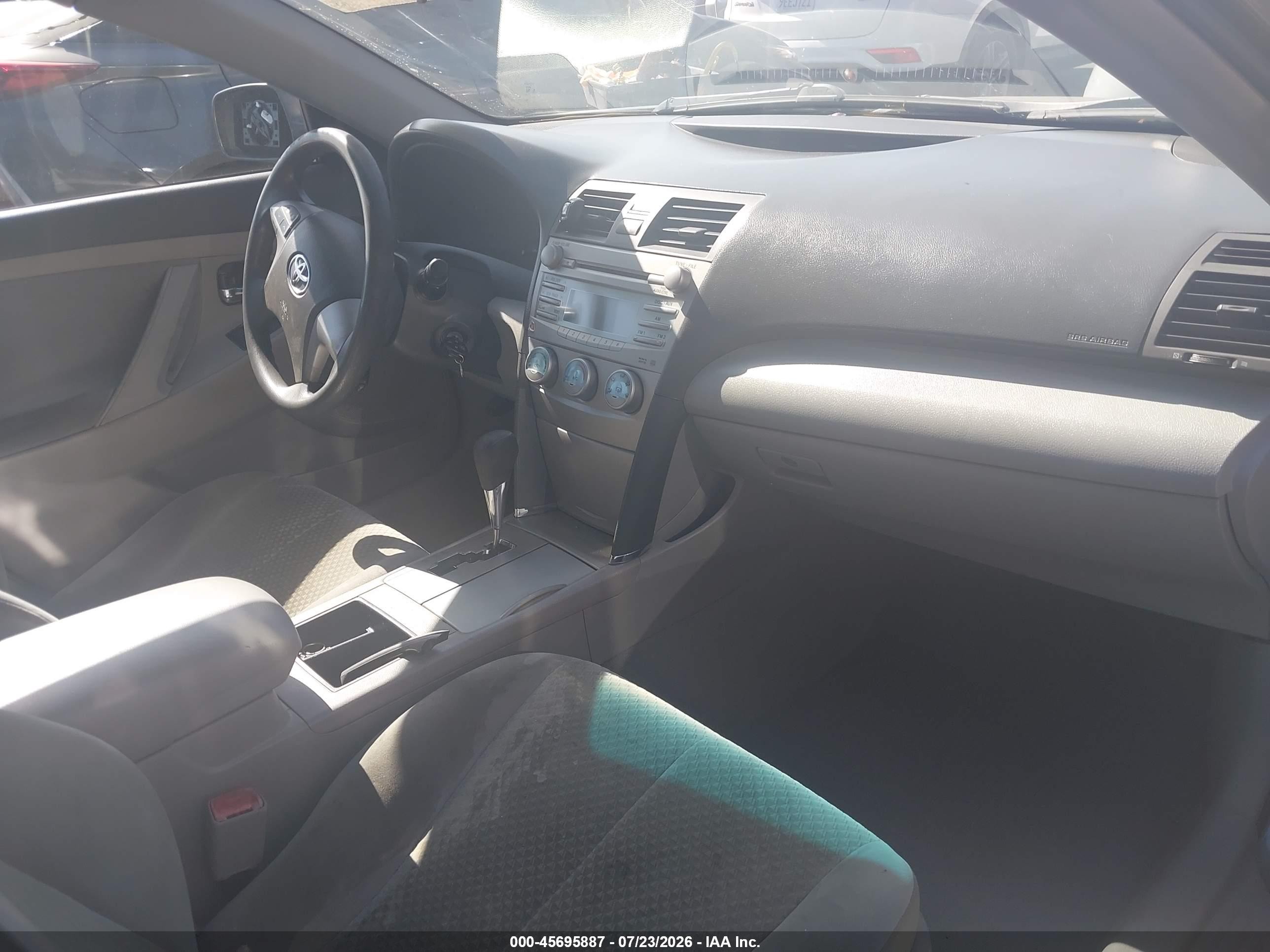 2009 Toyota Camry Le Gray vin: 4T4BE46K49R090321