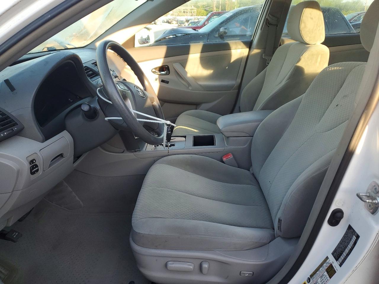 2009 Toyota Camry Le White vin: 4T4BE46K49R090416