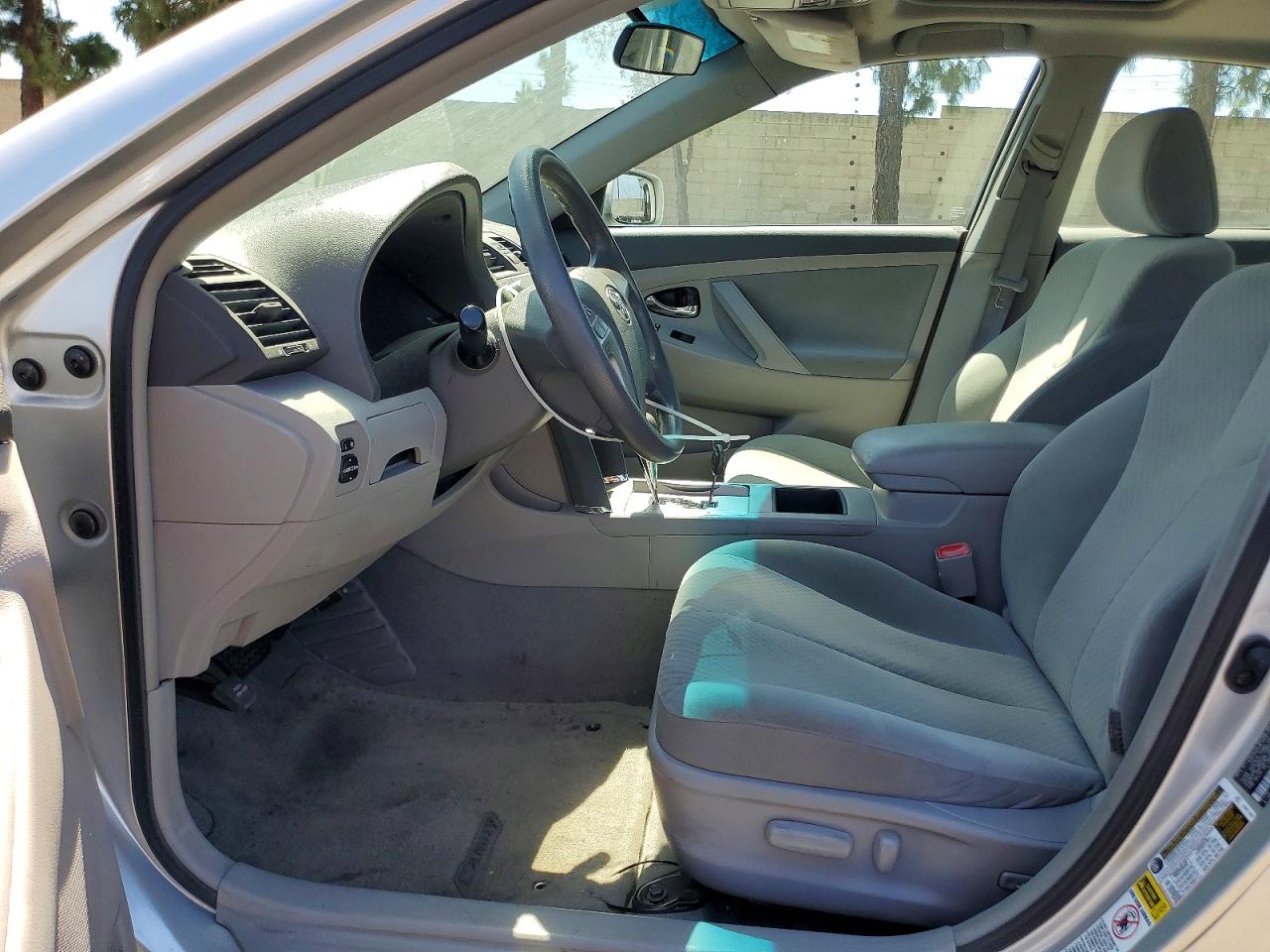 2009 Toyota Camry Le Silver vin: 4T4BE46K49R096085