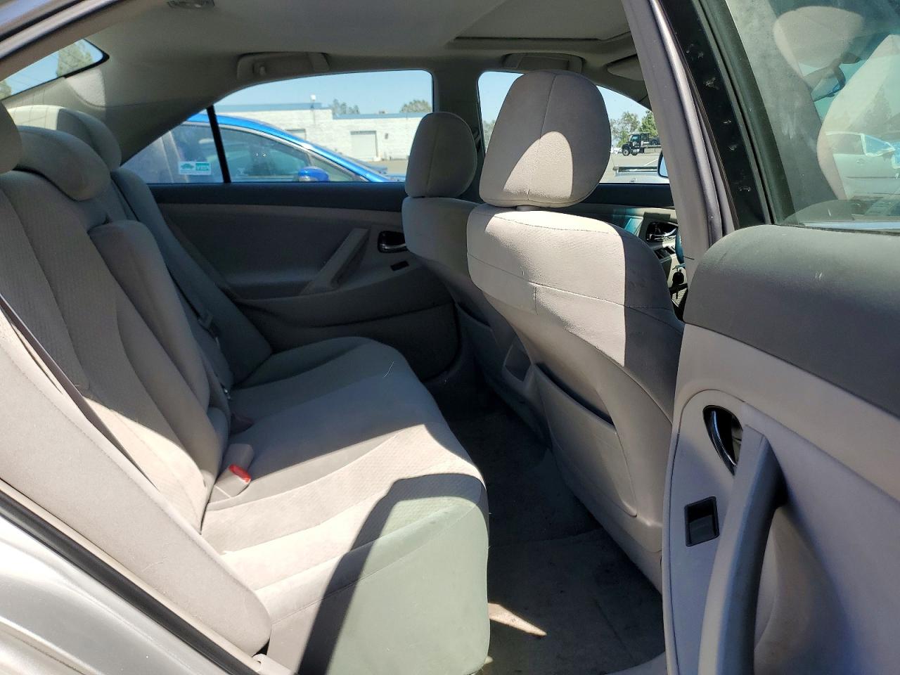 2009 Toyota Camry Le Silver vin: 4T4BE46K49R096085