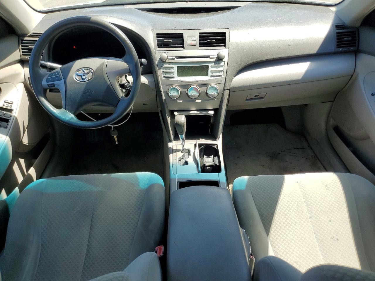2009 Toyota Camry Le Silver vin: 4T4BE46K49R096085