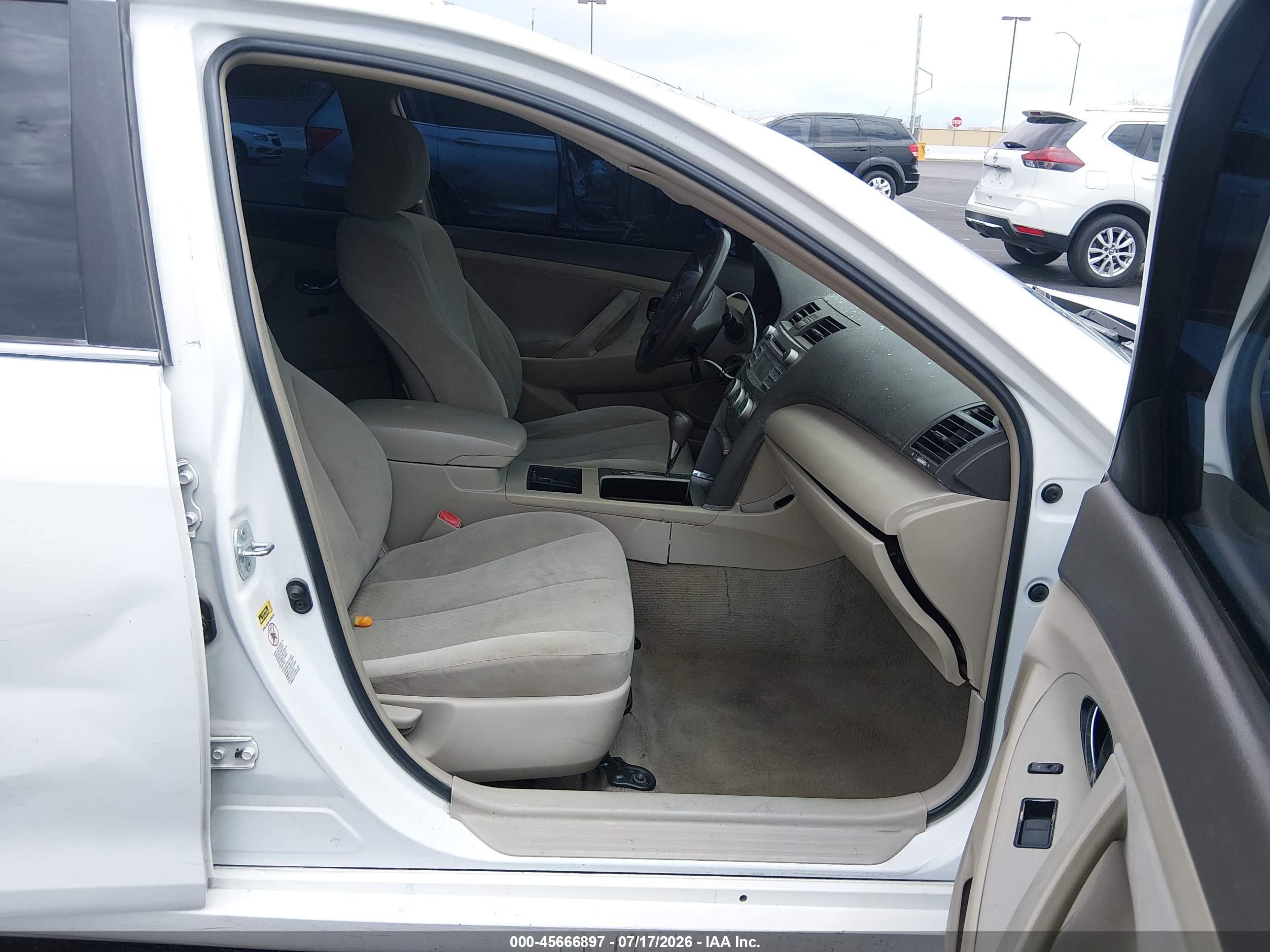 2009 Toyota Camry Le White vin: 4T4BE46K49R128145