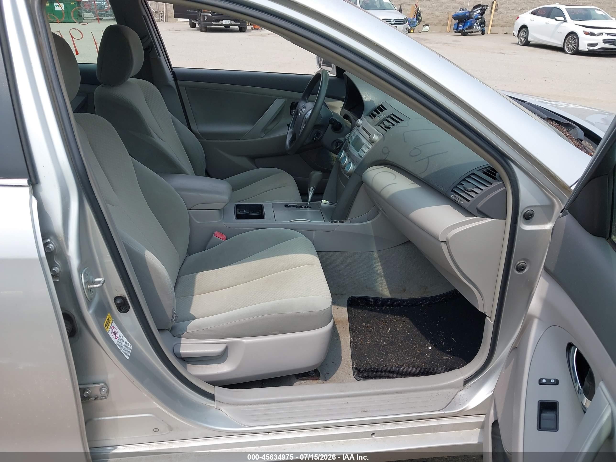 2008 Toyota Camry Le Silver vin: 4T4BE46K58R019840