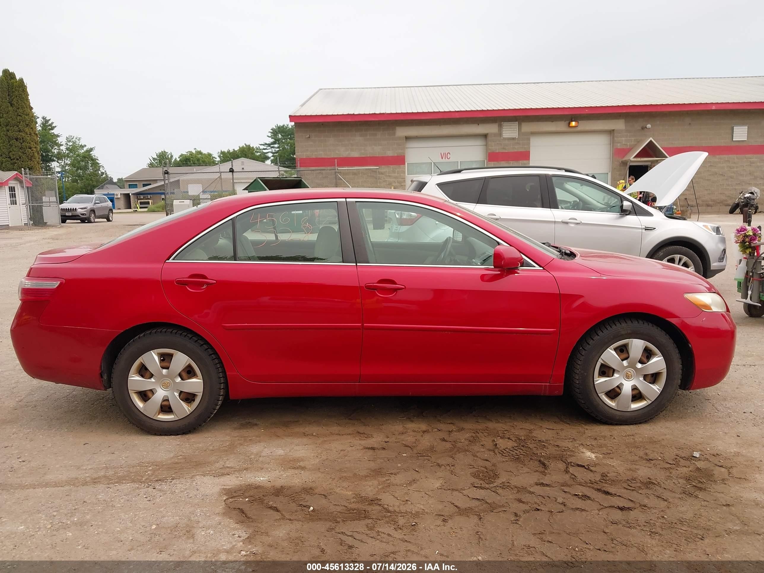 2008 Toyota Camry Le Red vin: 4T4BE46K58R042986