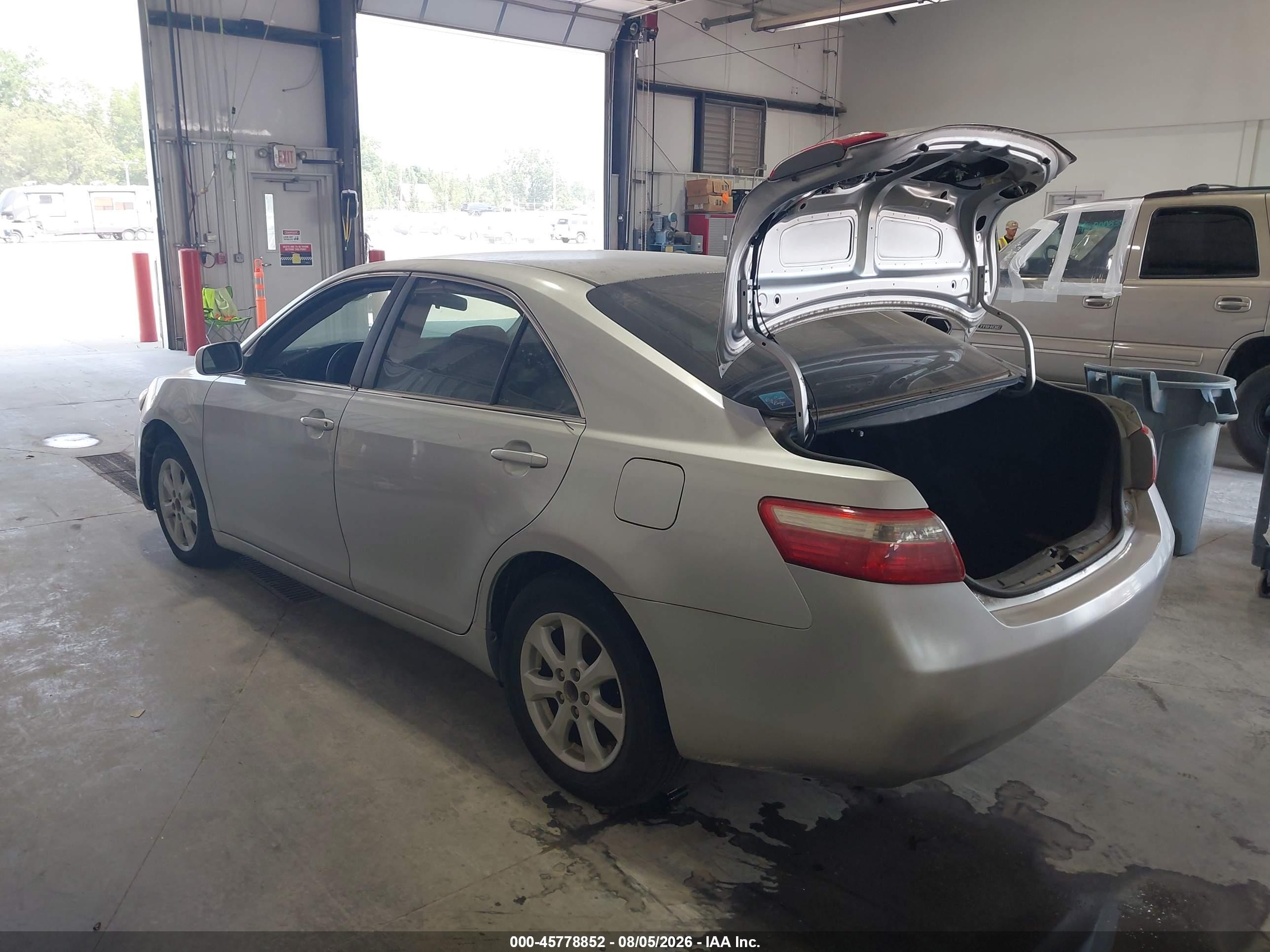 2009 Toyota Camry Le Silver vin: 4T4BE46K59R050832
