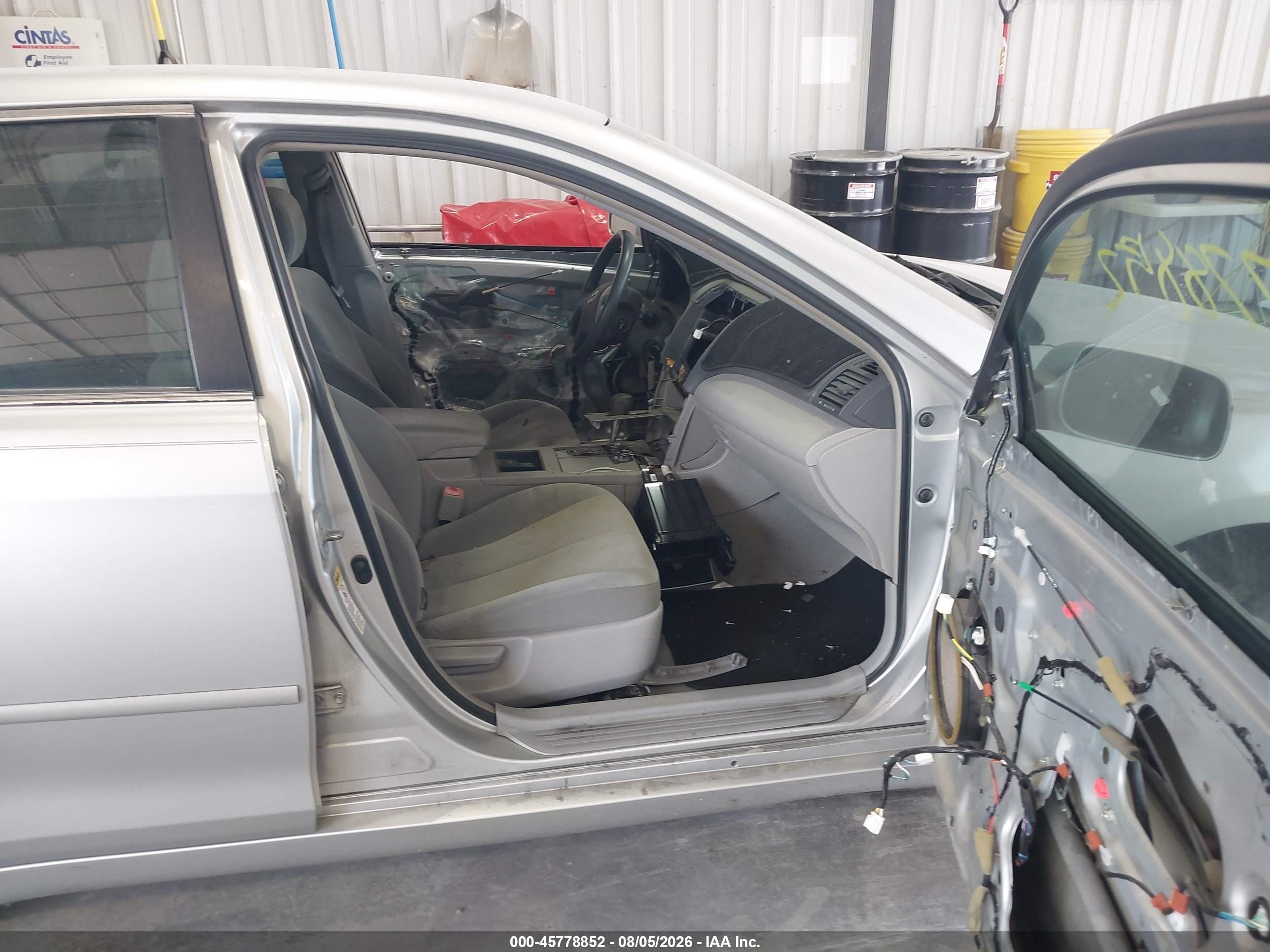 2009 Toyota Camry Le Silver vin: 4T4BE46K59R050832