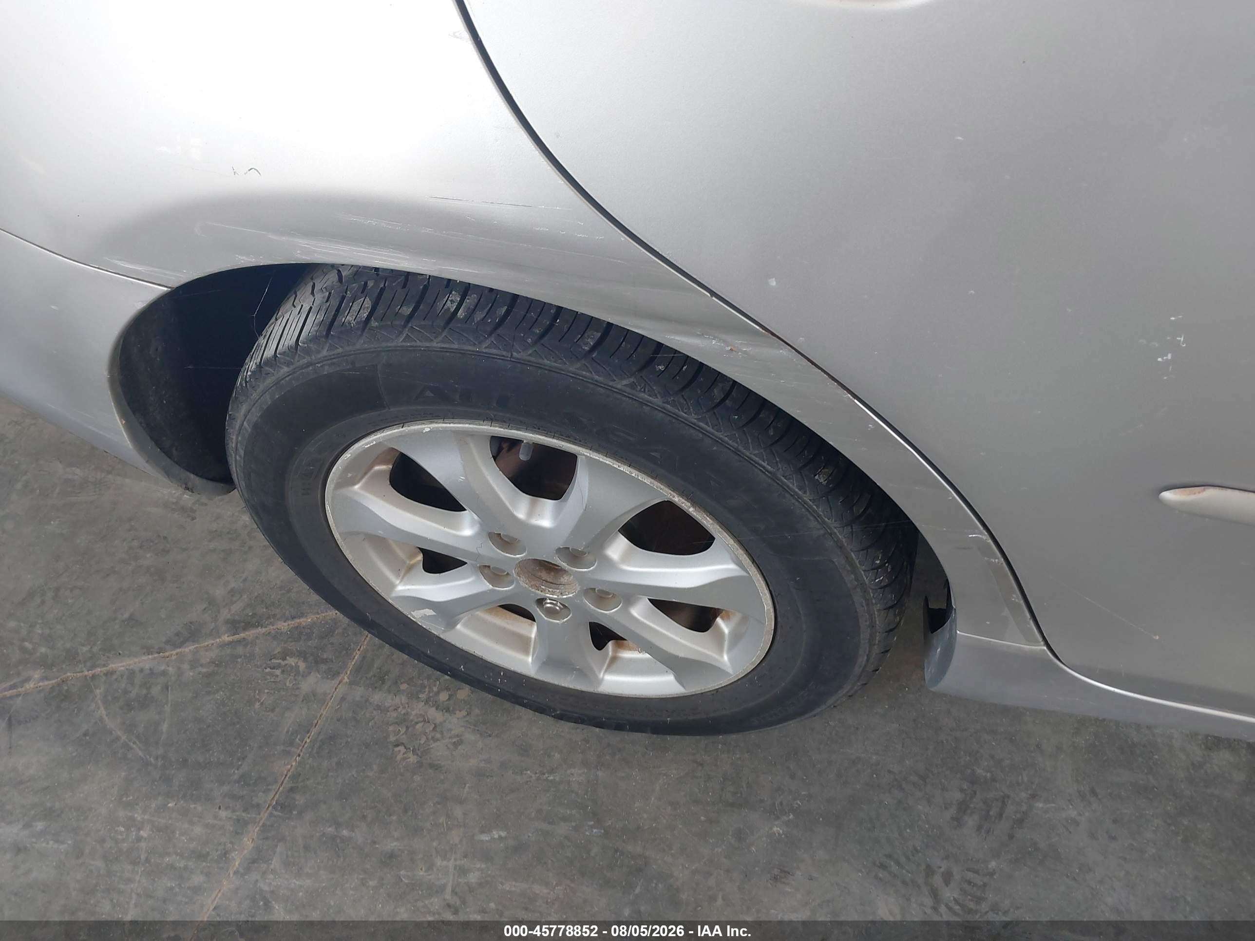2009 Toyota Camry Le Silver vin: 4T4BE46K59R050832