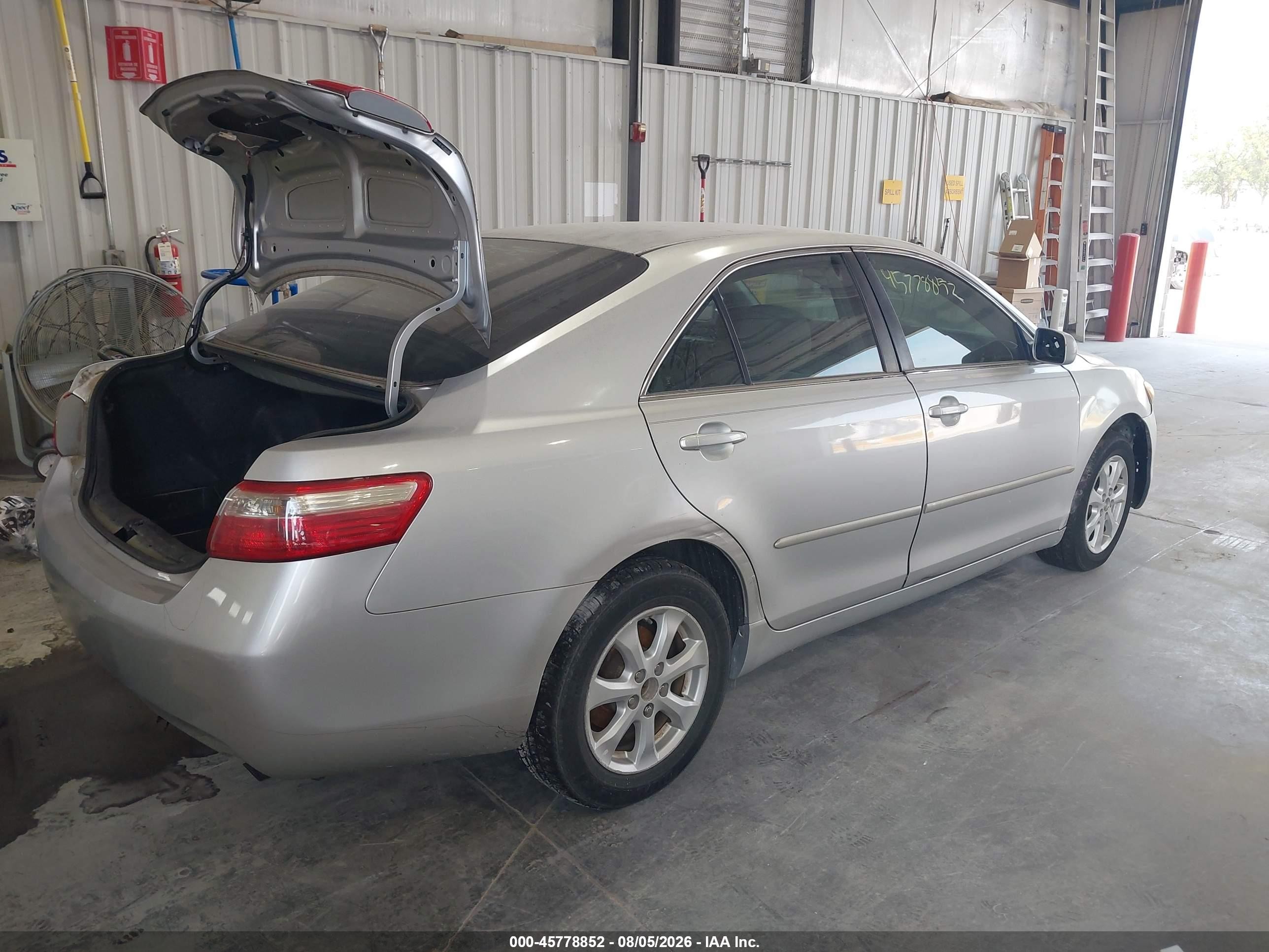 2009 Toyota Camry Le Silver vin: 4T4BE46K59R050832