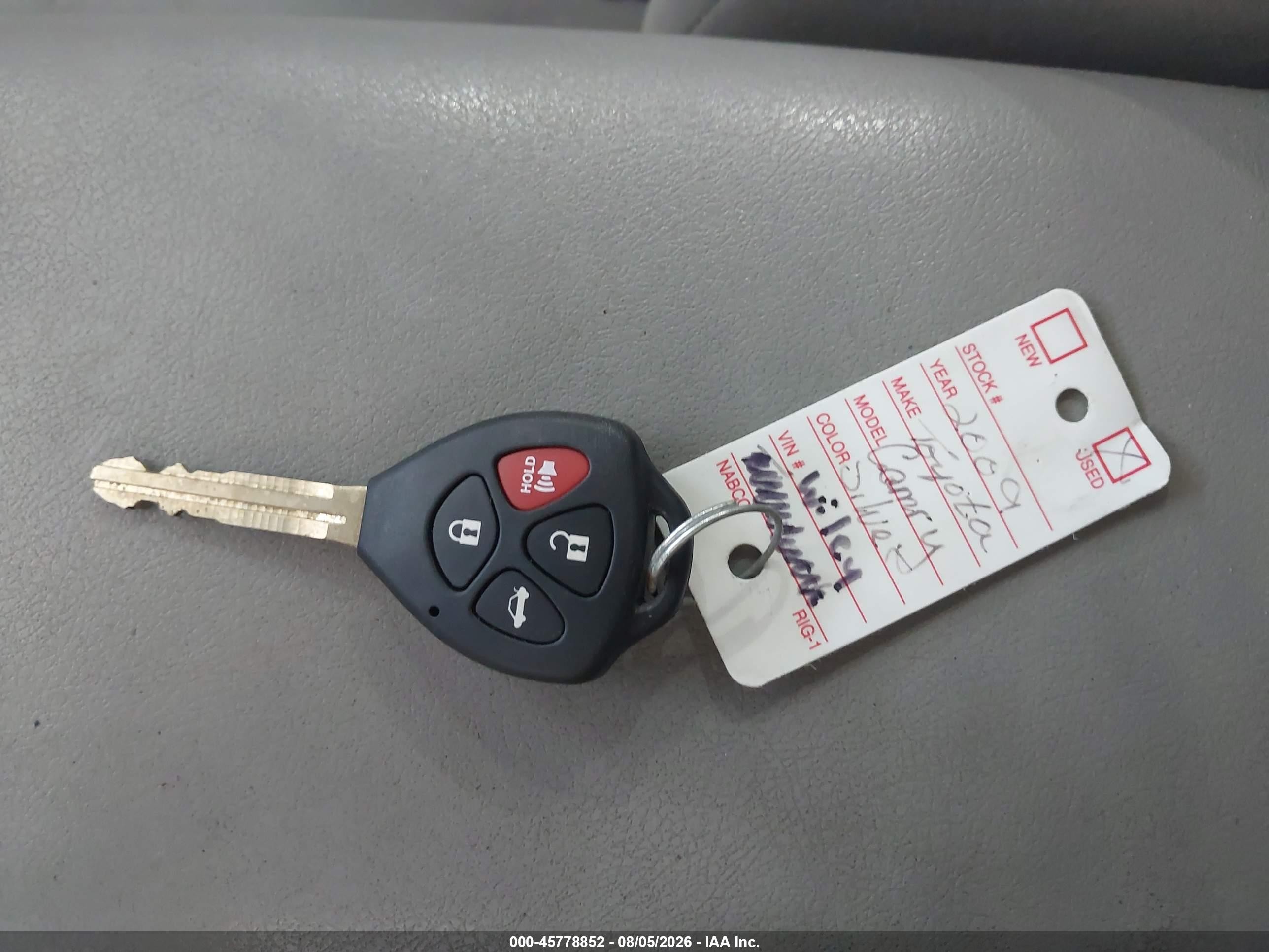 2009 Toyota Camry Le Silver vin: 4T4BE46K59R050832