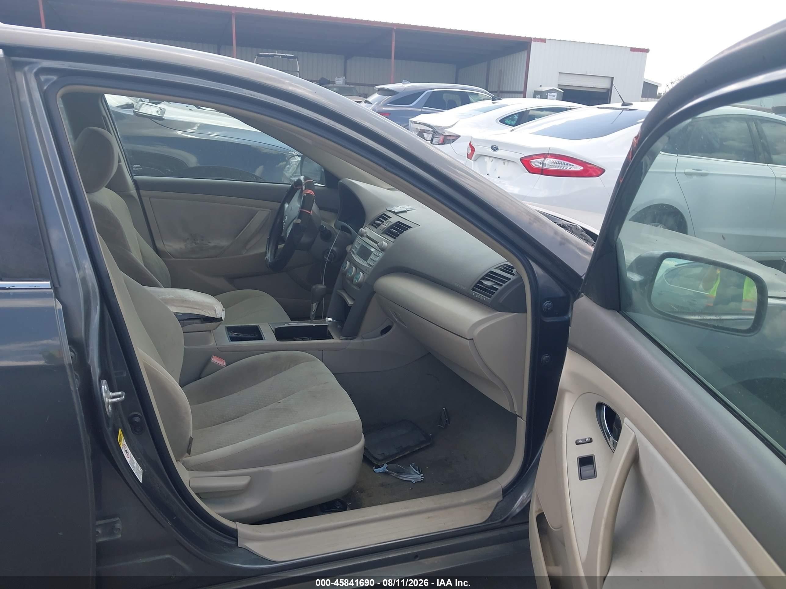 2009 Toyota Camry Le Gray vin: 4T4BE46K59R099853