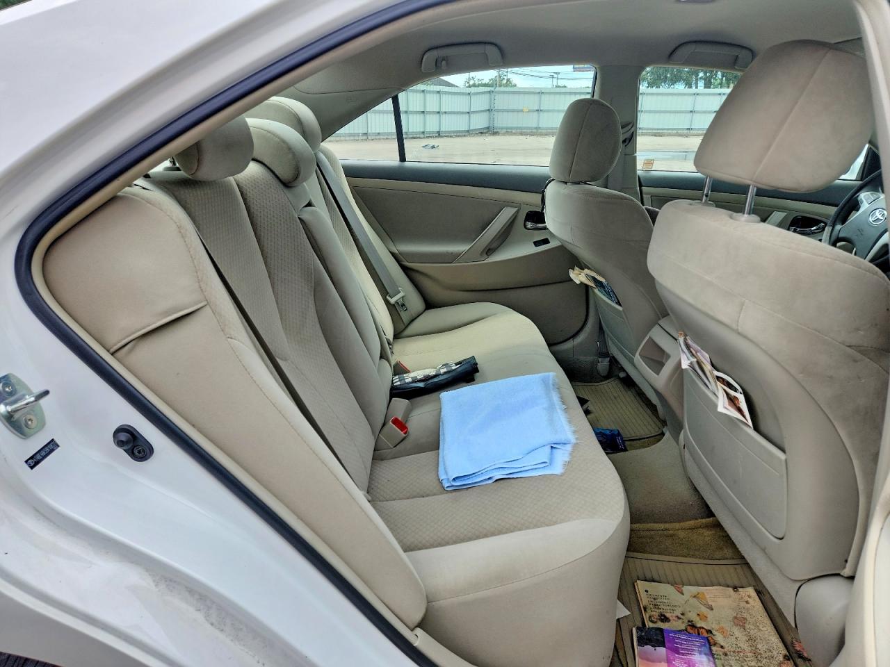 2009 Toyota Camry Le White vin: 4T4BE46K59R108227