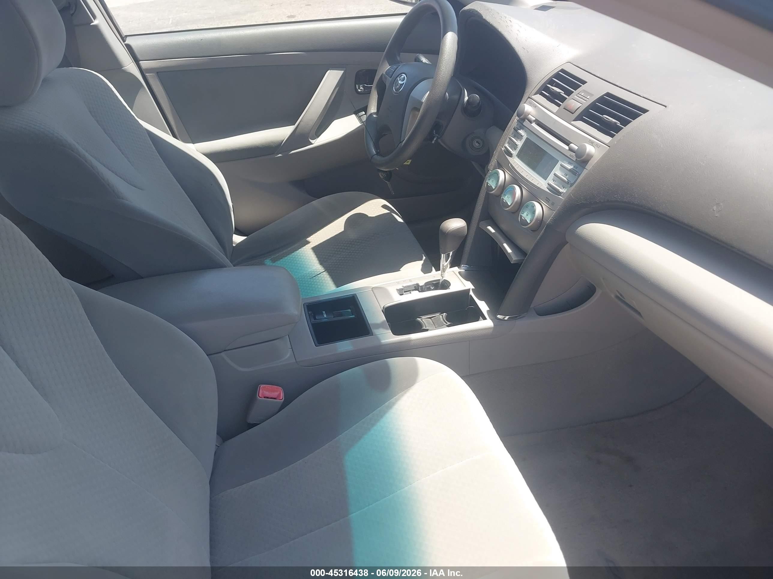 2009 Toyota Camry Le Gray vin: 4T4BE46K59R112875