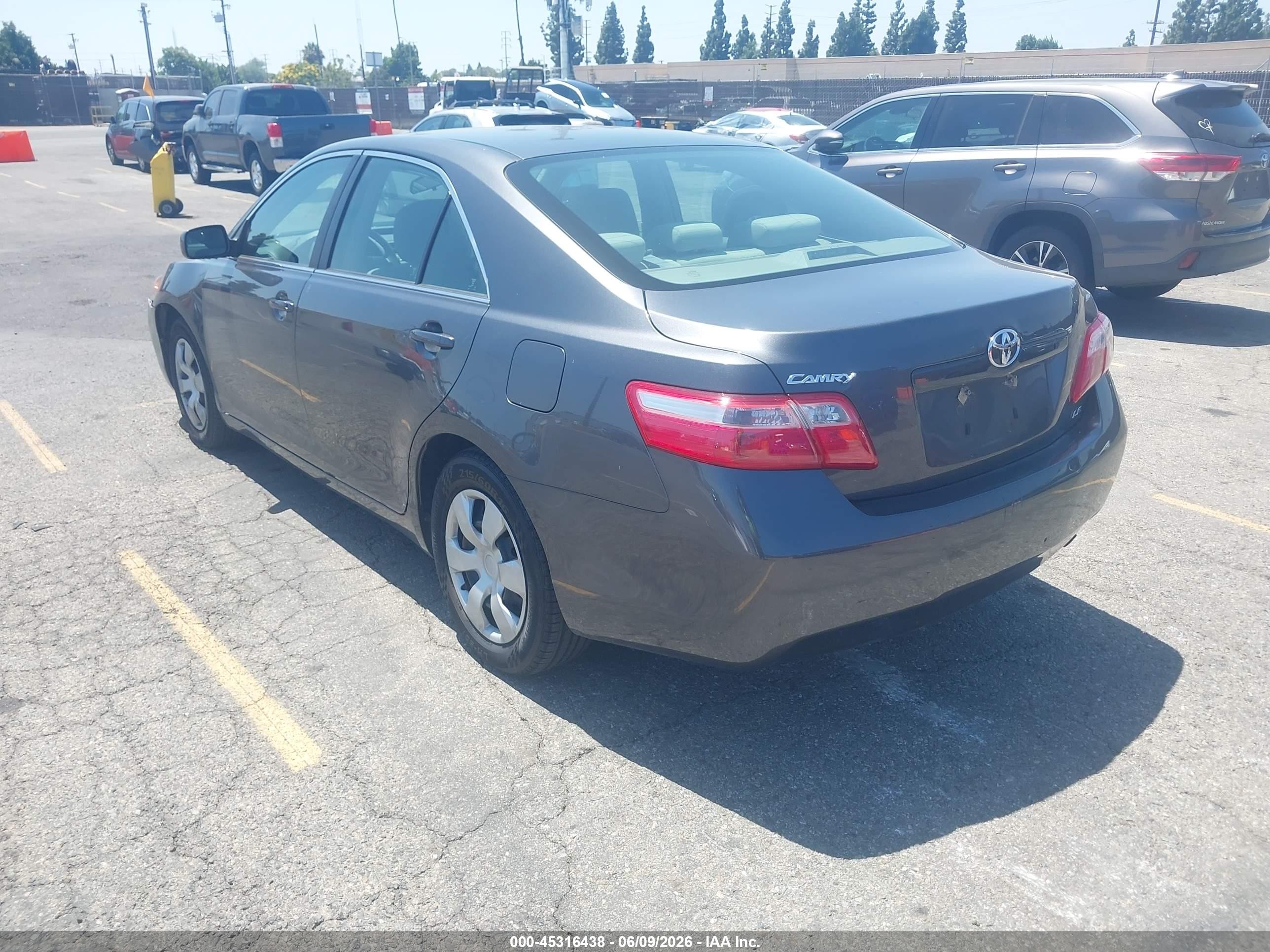 2009 Toyota Camry Le Gray vin: 4T4BE46K59R112875