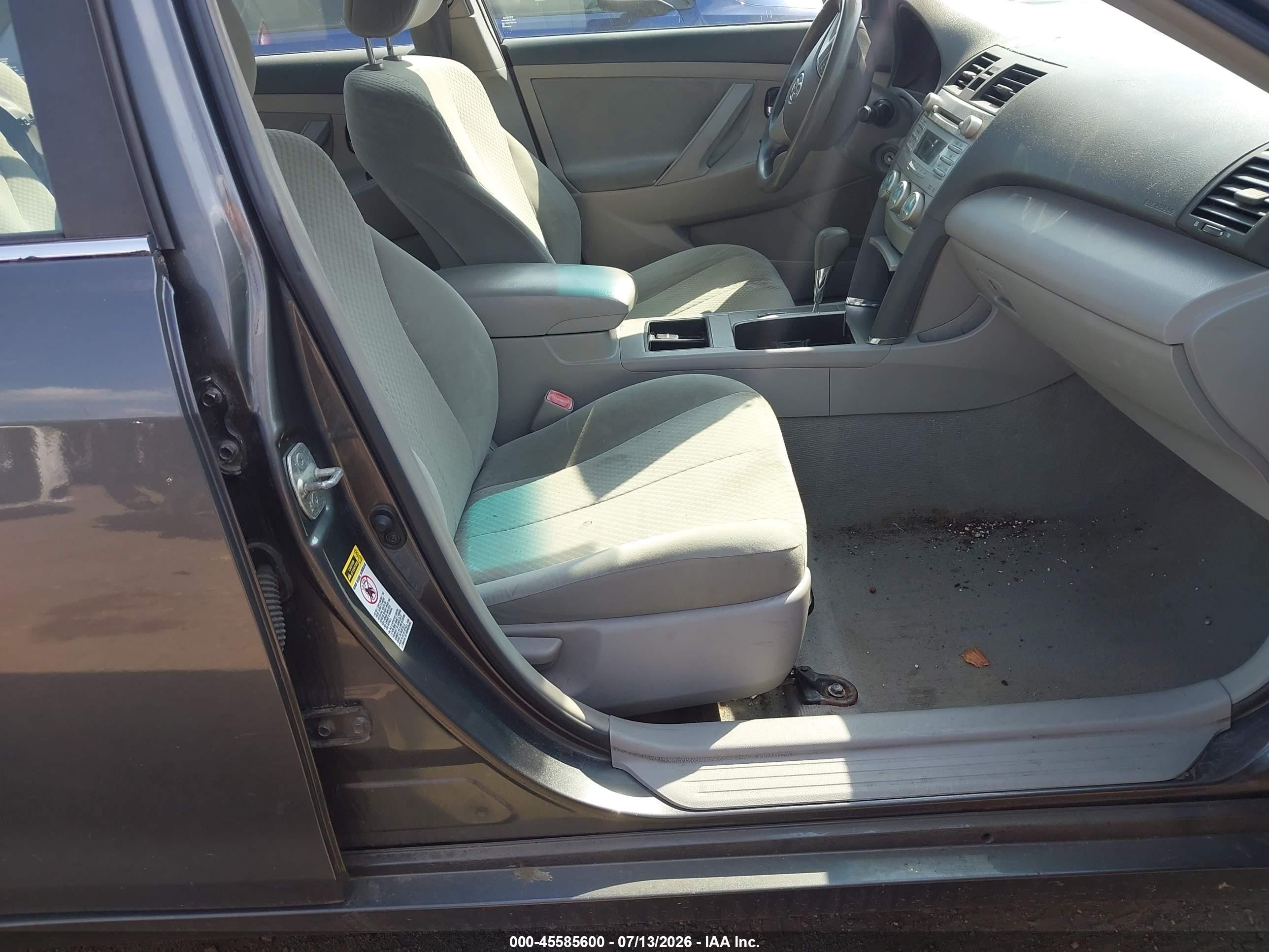 2009 Toyota Camry Le Gray vin: 4T4BE46K59R115372