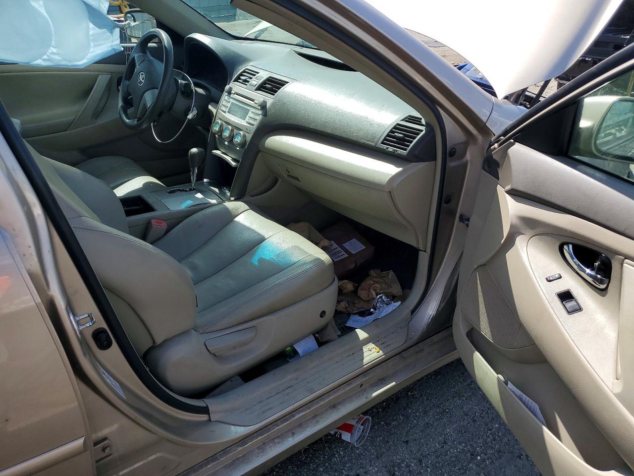2009 Toyota Camry Le Tan vin: 4T4BE46K59R135248