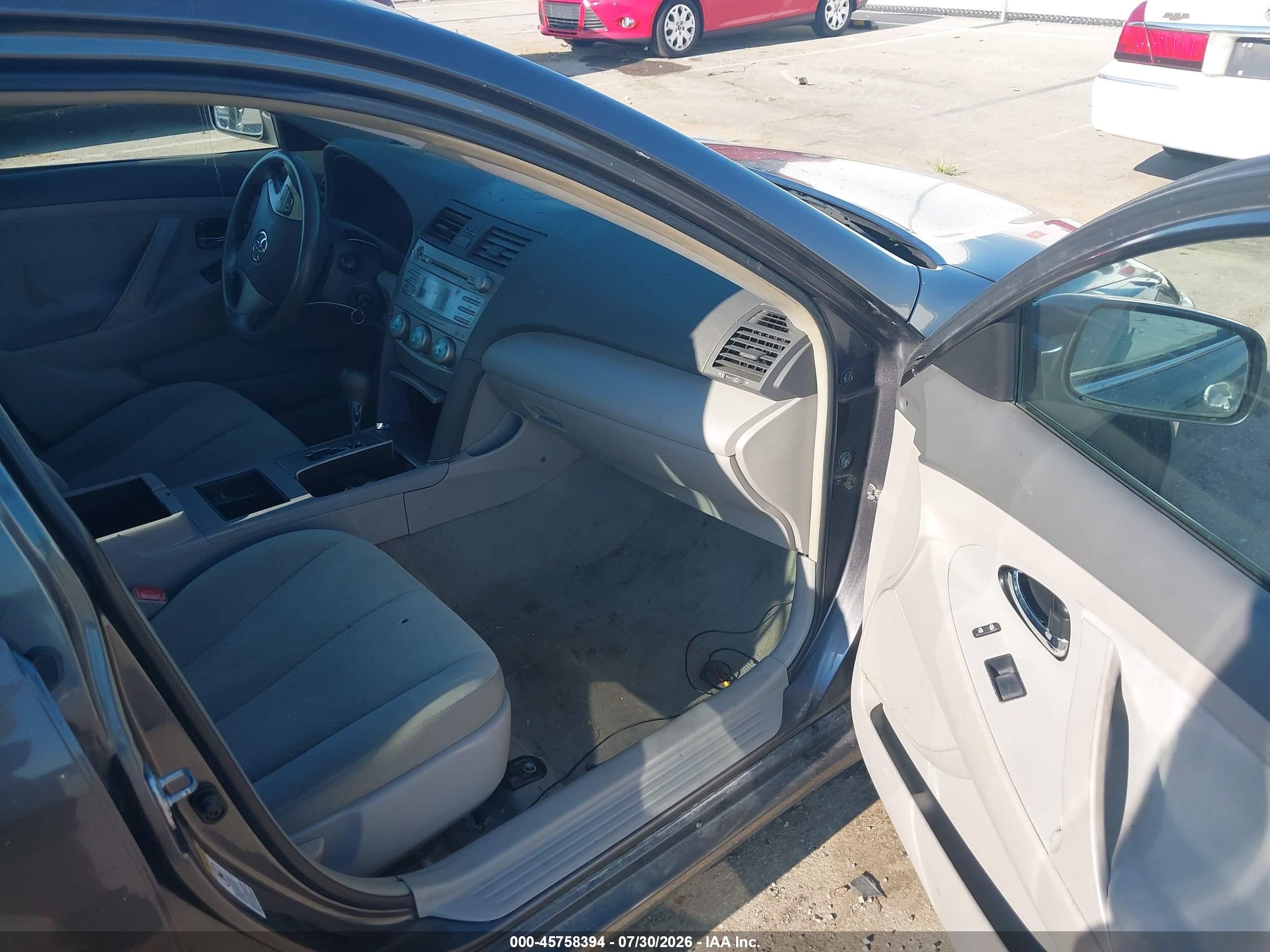 2007 Toyota Camry Le Серый vin: 4T4BE46K67R001832