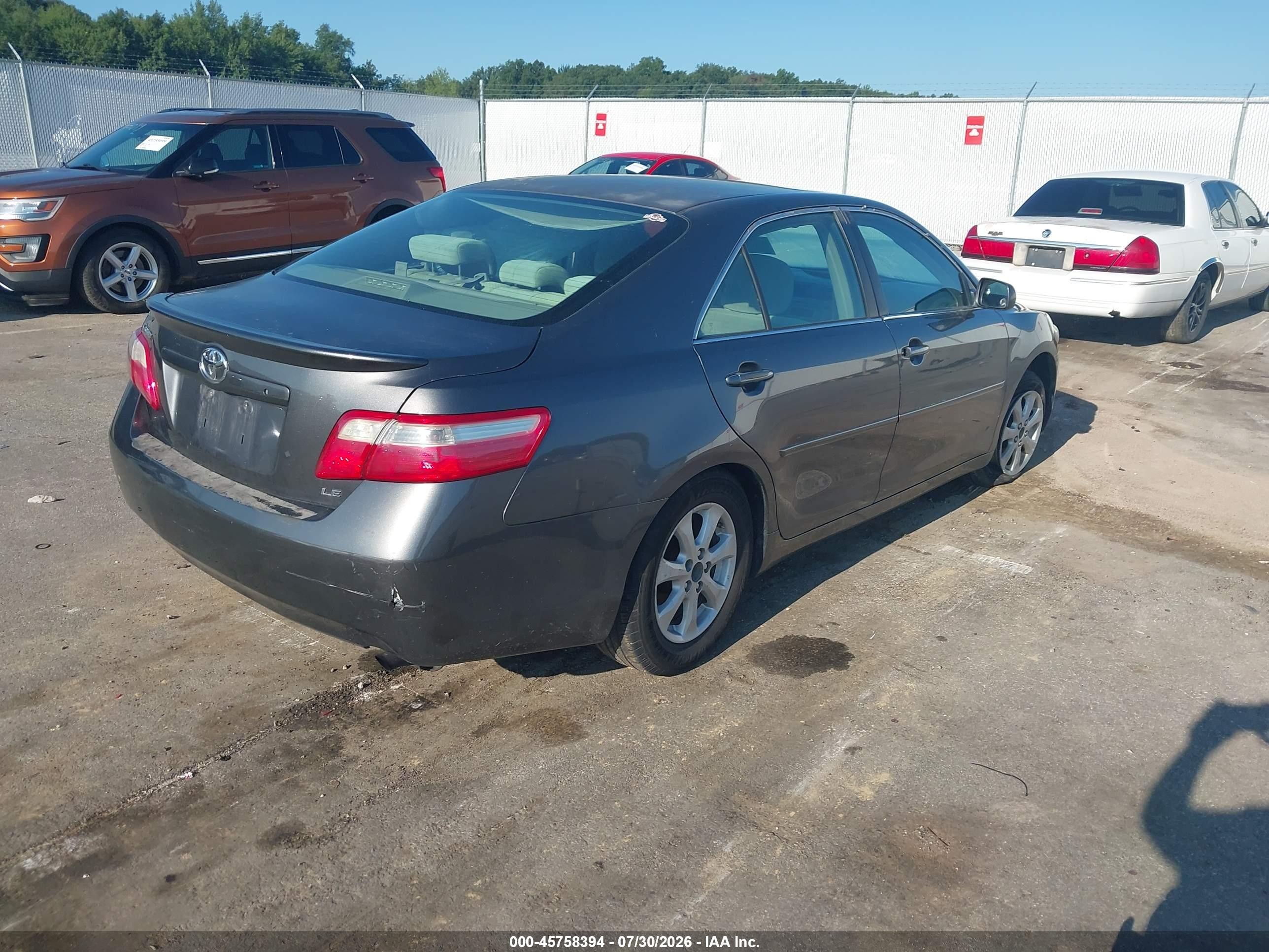 2007 Toyota Camry Le Серый vin: 4T4BE46K67R001832