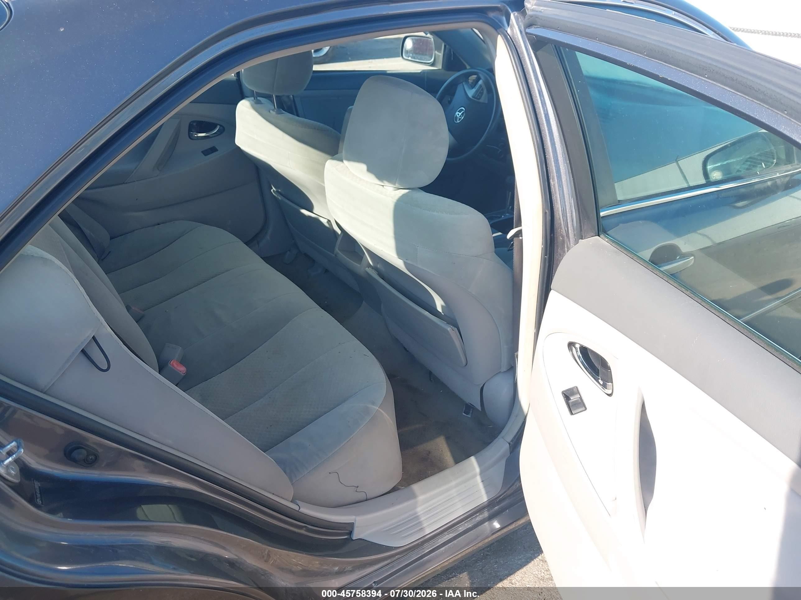 2007 Toyota Camry Le Серый vin: 4T4BE46K67R001832